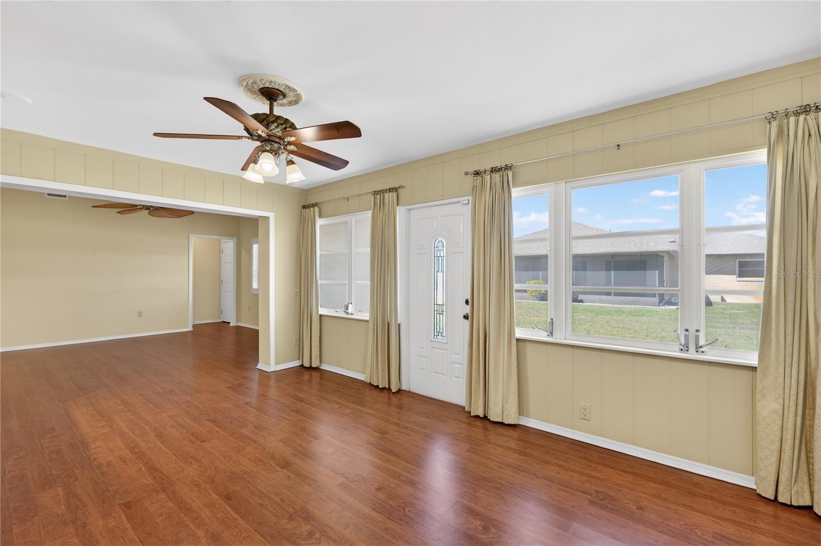 Image 18 of 61 For 5852 Lincoln Road