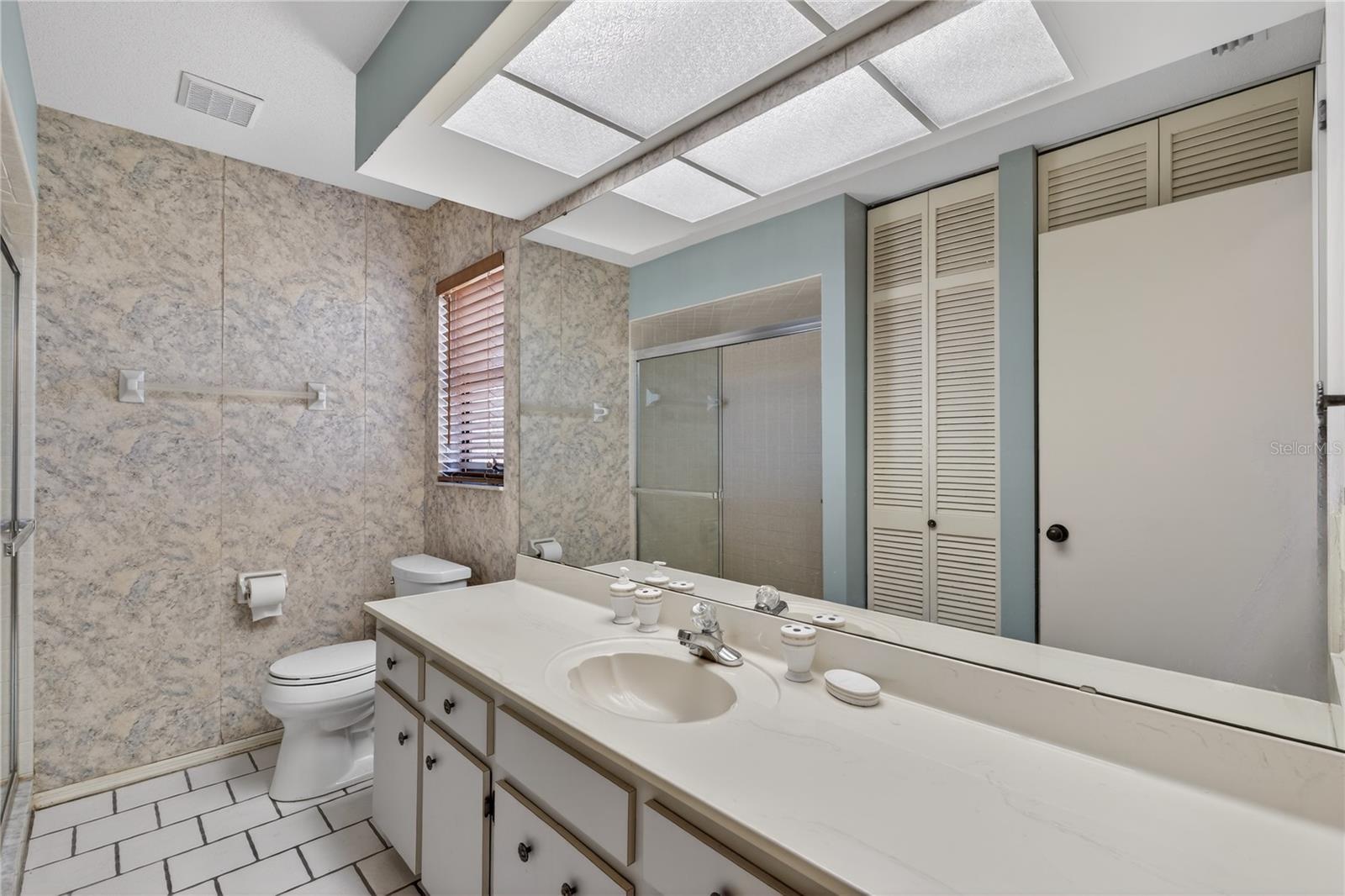 Image 20 of 61 For 5852 Lincoln Road