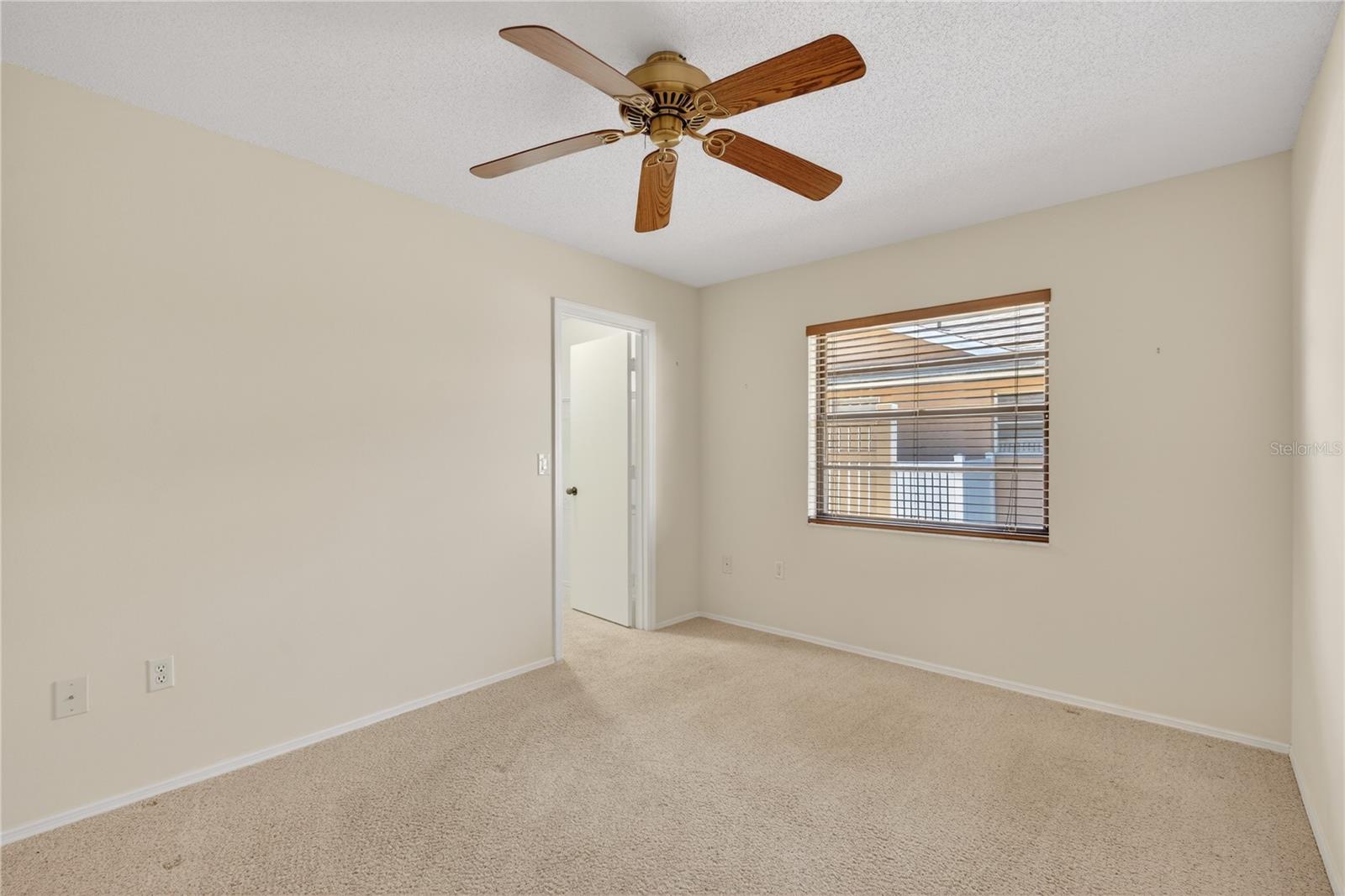 Image 21 of 61 For 5852 Lincoln Road