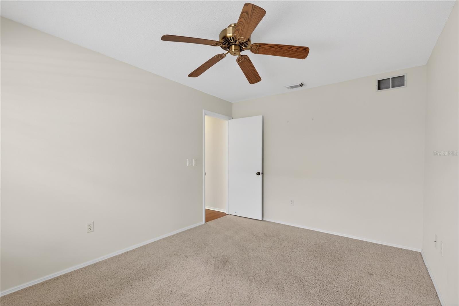 Image 23 of 61 For 5852 Lincoln Road