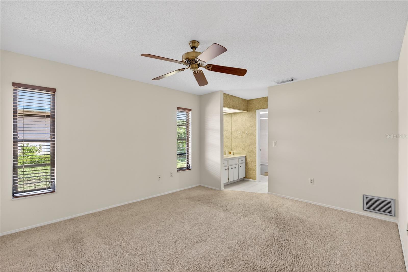 Image 29 of 61 For 5852 Lincoln Road