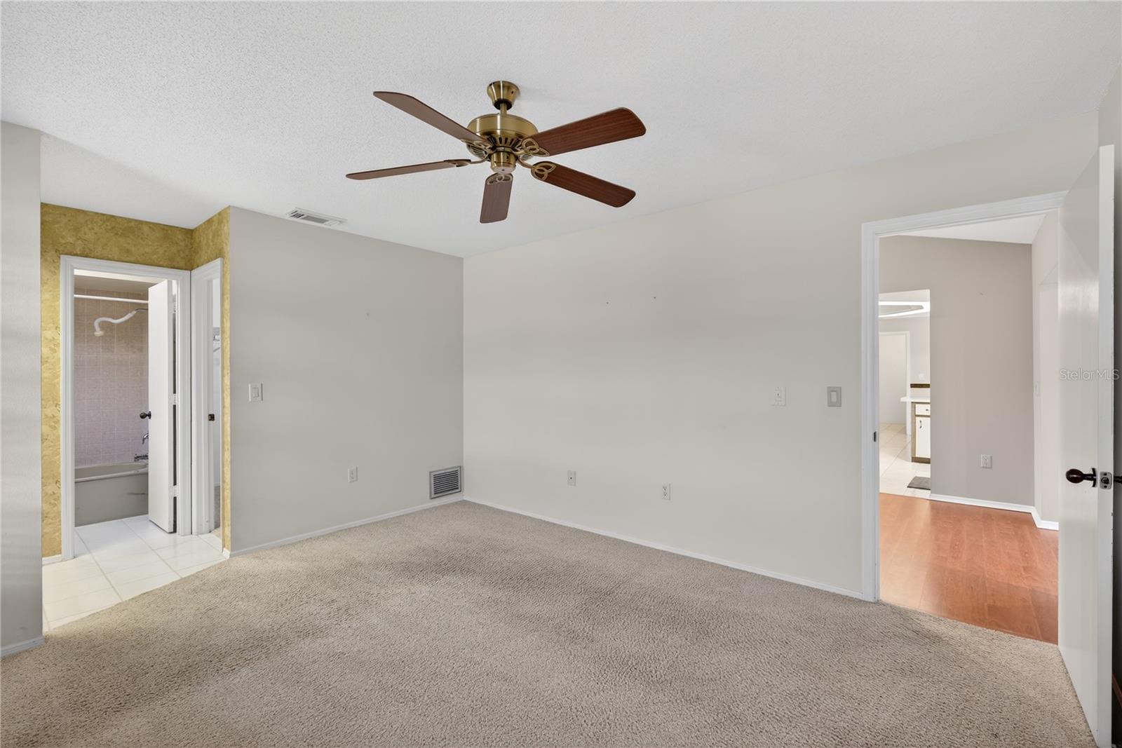 Image 30 of 61 For 5852 Lincoln Road