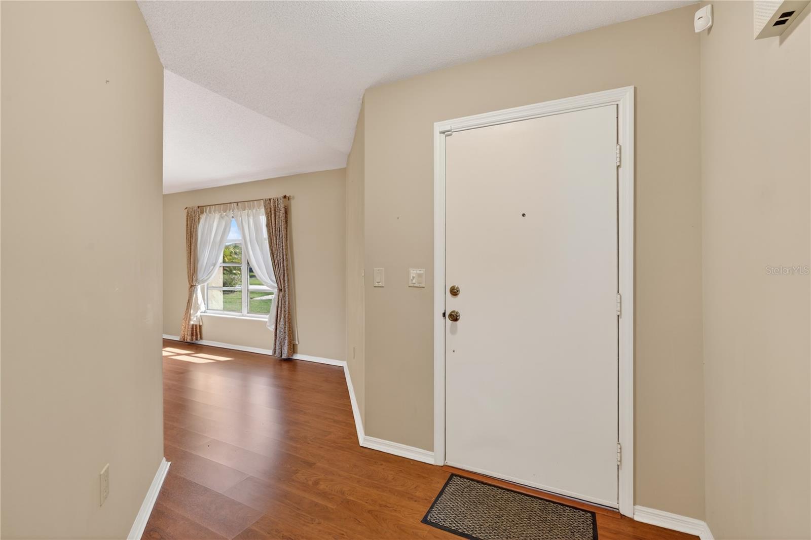 Image 5 of 61 For 5852 Lincoln Road