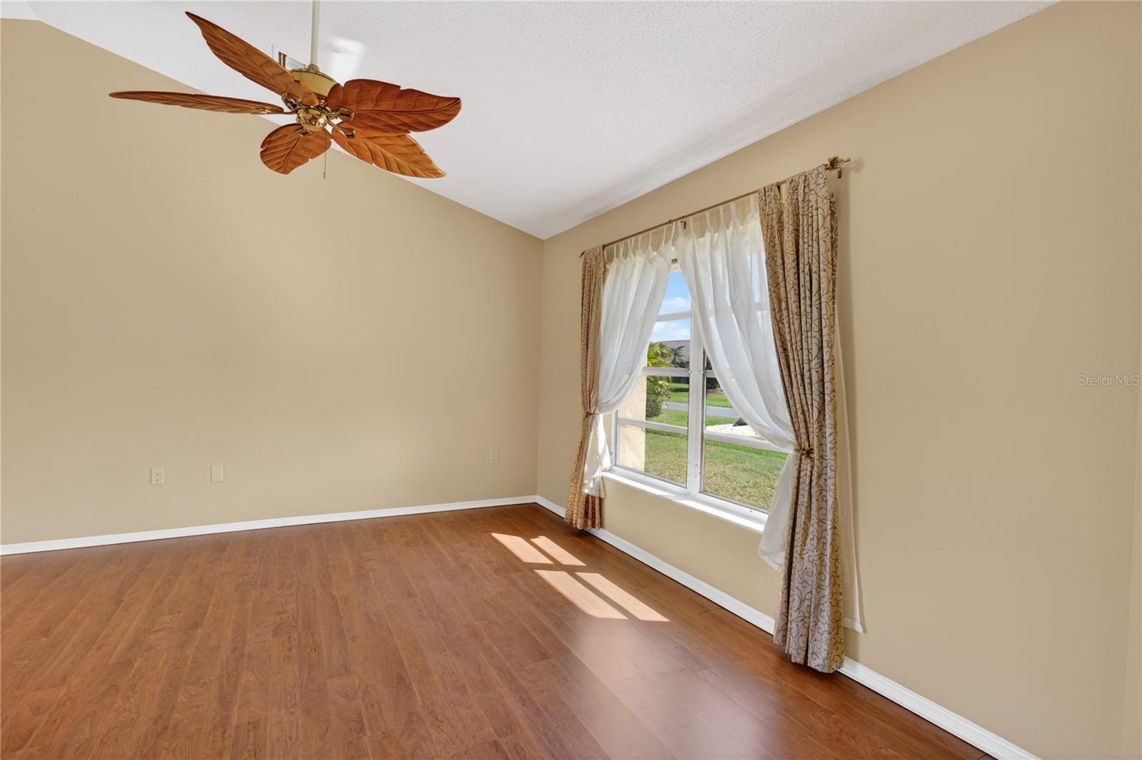 Image 6 of 61 For 5852 Lincoln Road