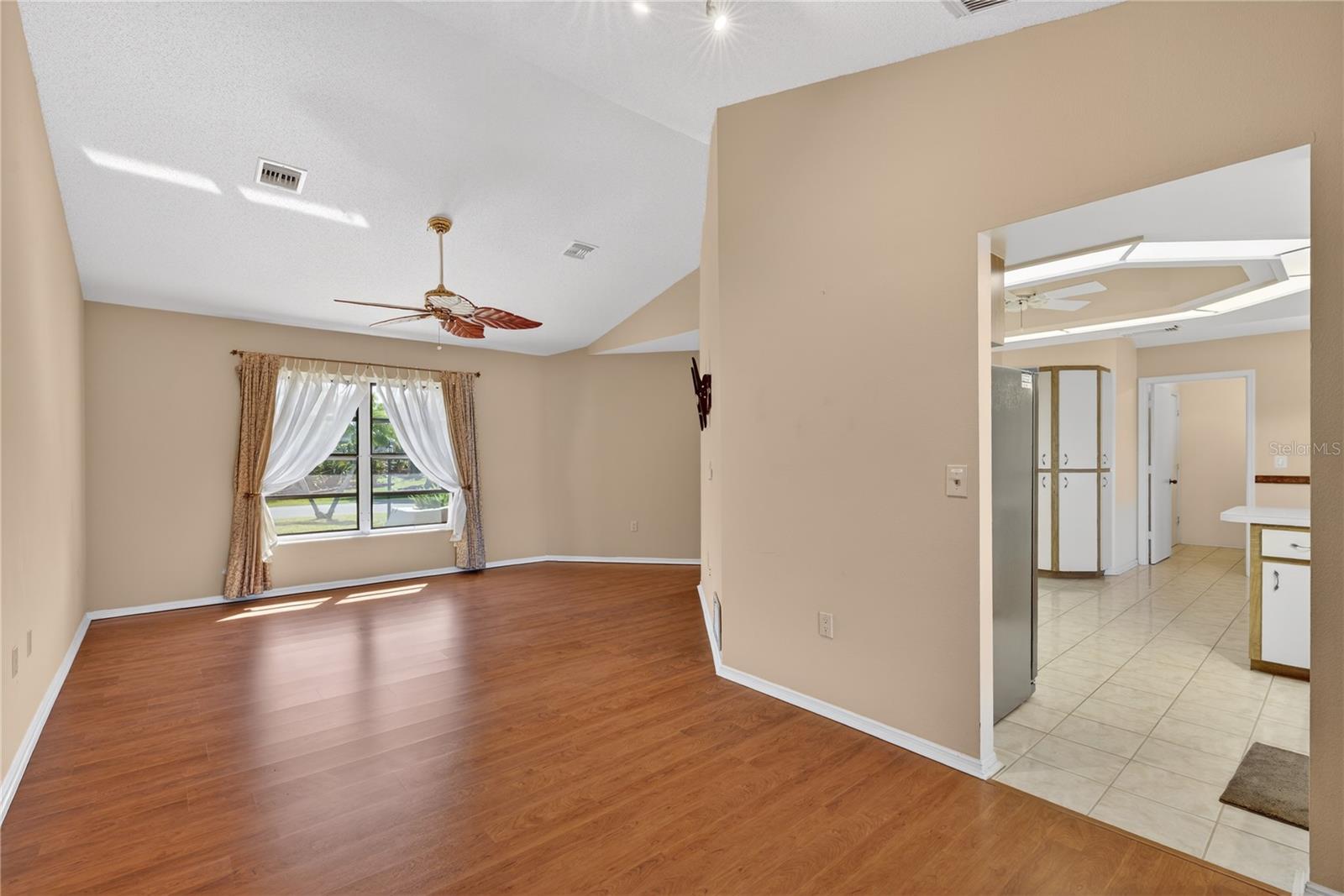 Image 9 of 61 For 5852 Lincoln Road