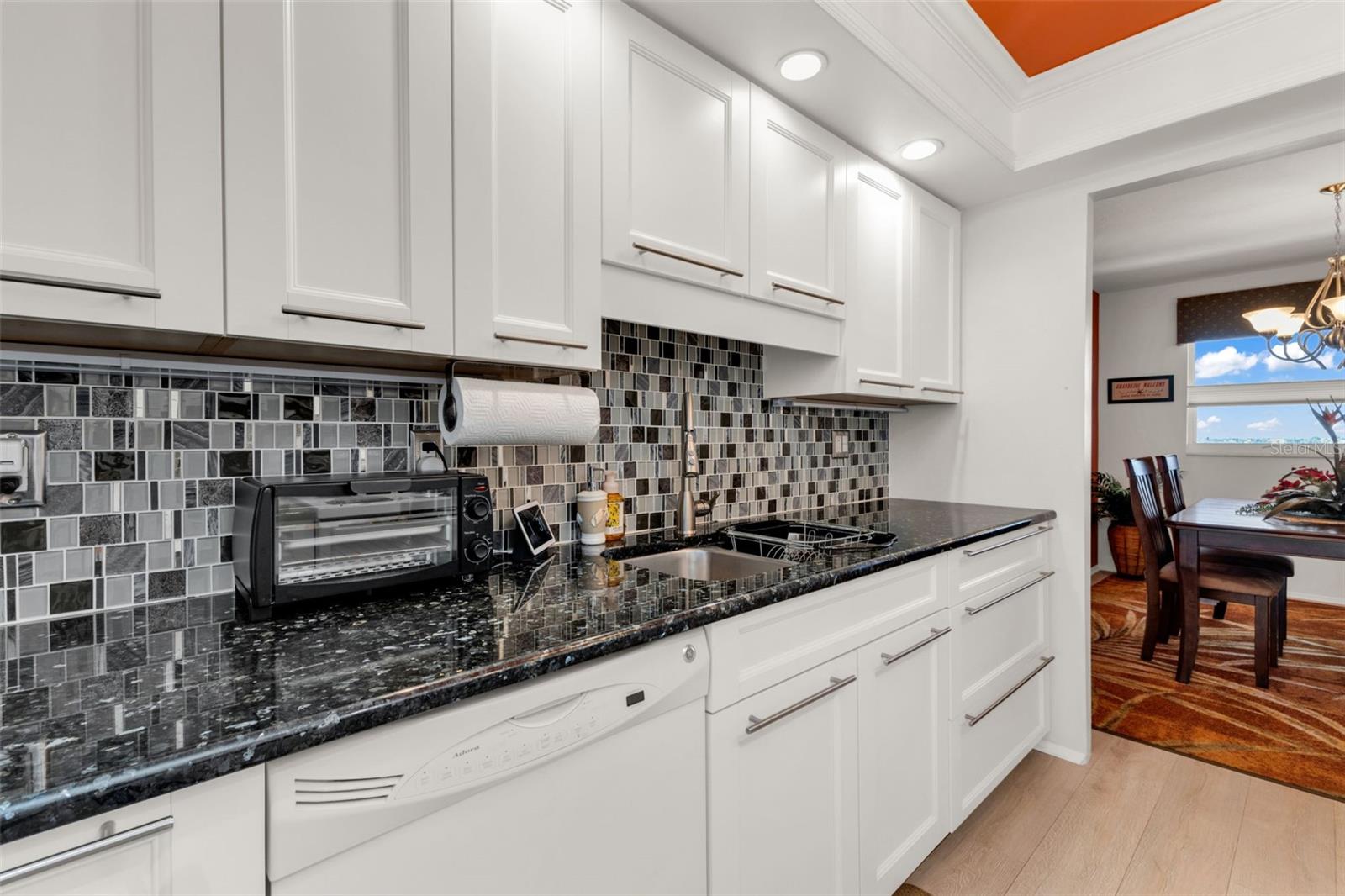 Image 11 of 41 For 255 The Esplanade N 806