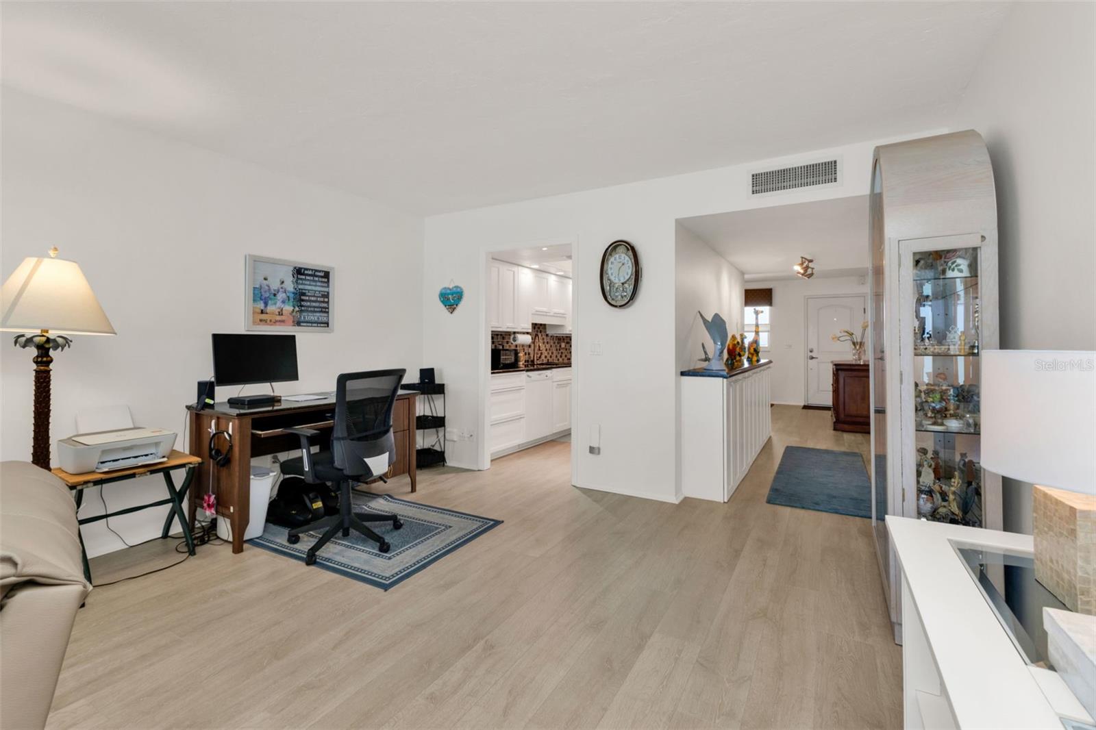 Image 20 of 41 For 255 The Esplanade N 806