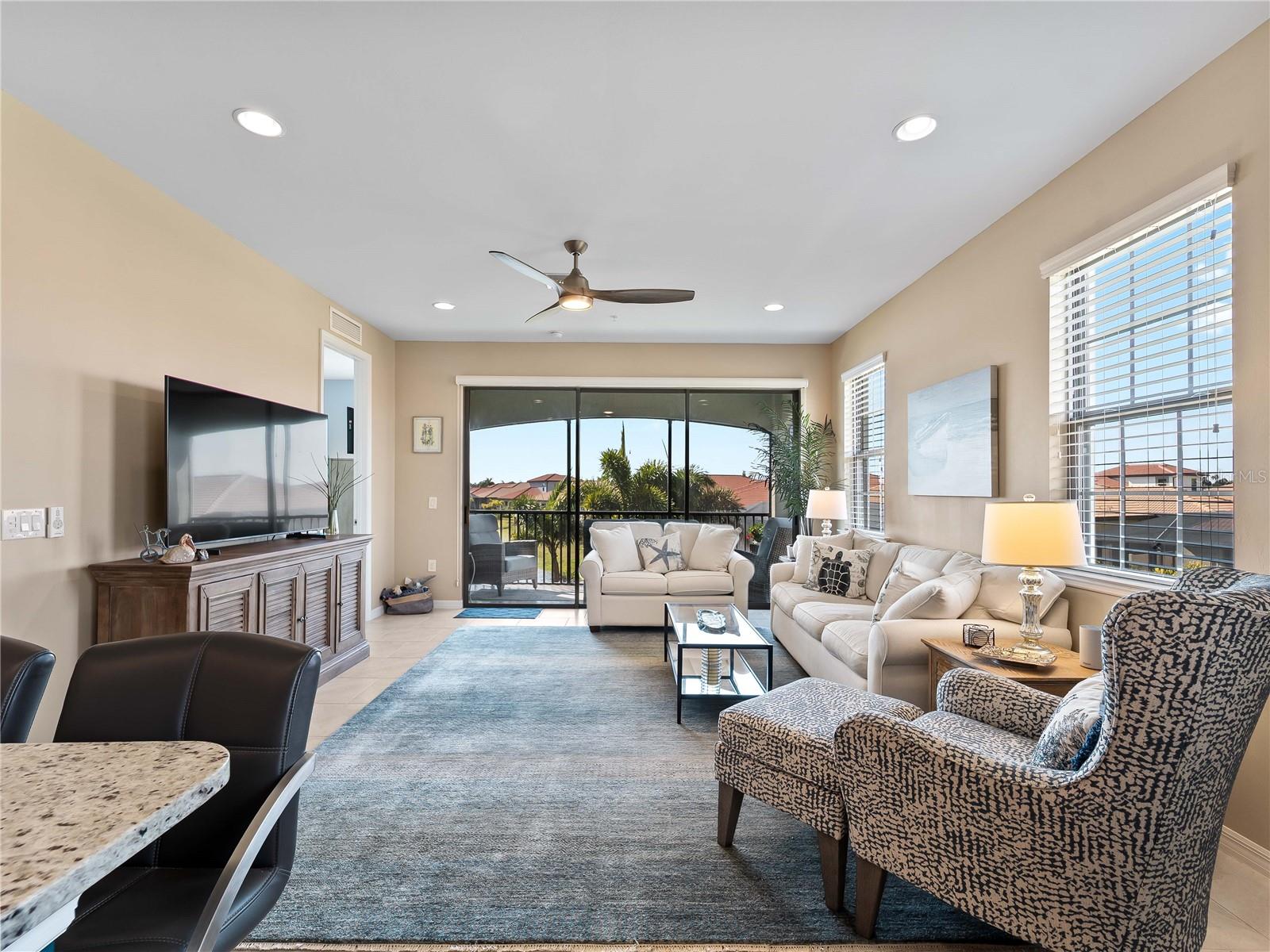 Image 10 of 34 For 121 Porta Vecchio Bend 202