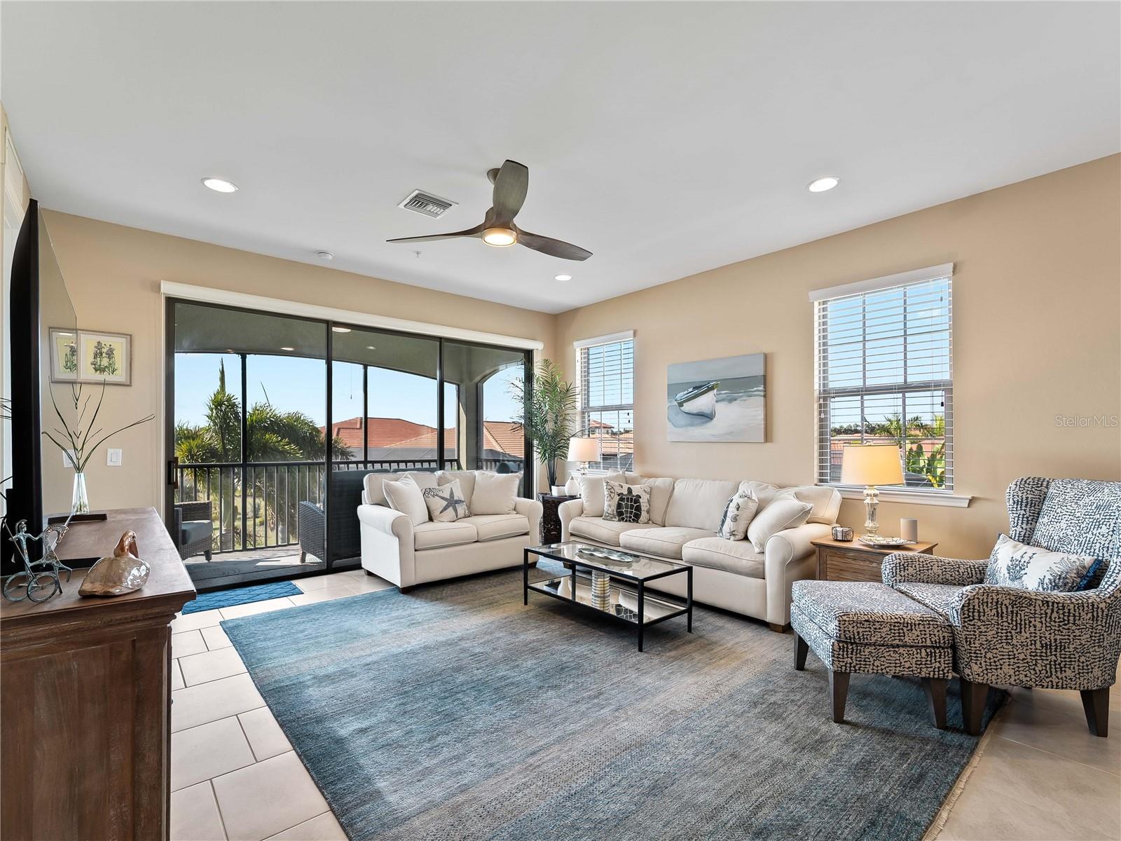 Image 11 of 34 For 121 Porta Vecchio Bend 202