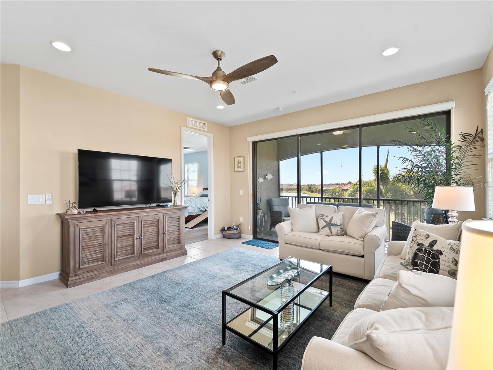 Image 12 of 34 For 121 Porta Vecchio Bend 202