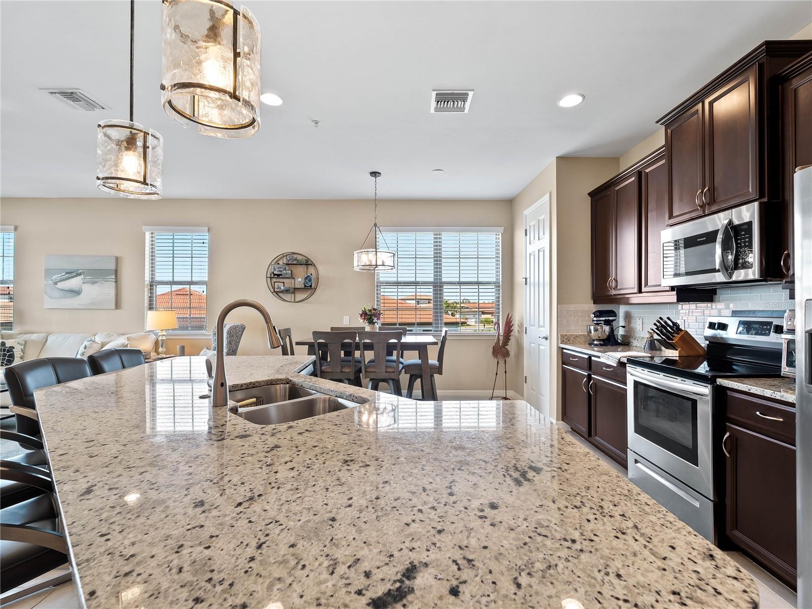 Image 5 of 34 For 121 Porta Vecchio Bend 202