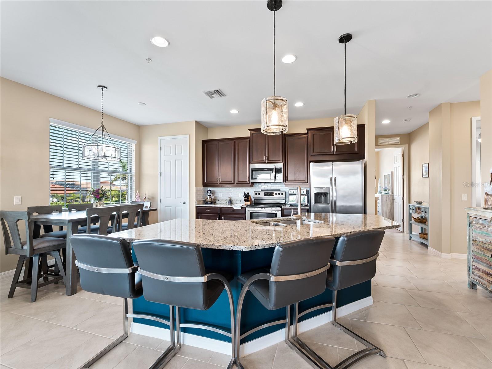 Image 6 of 34 For 121 Porta Vecchio Bend 202