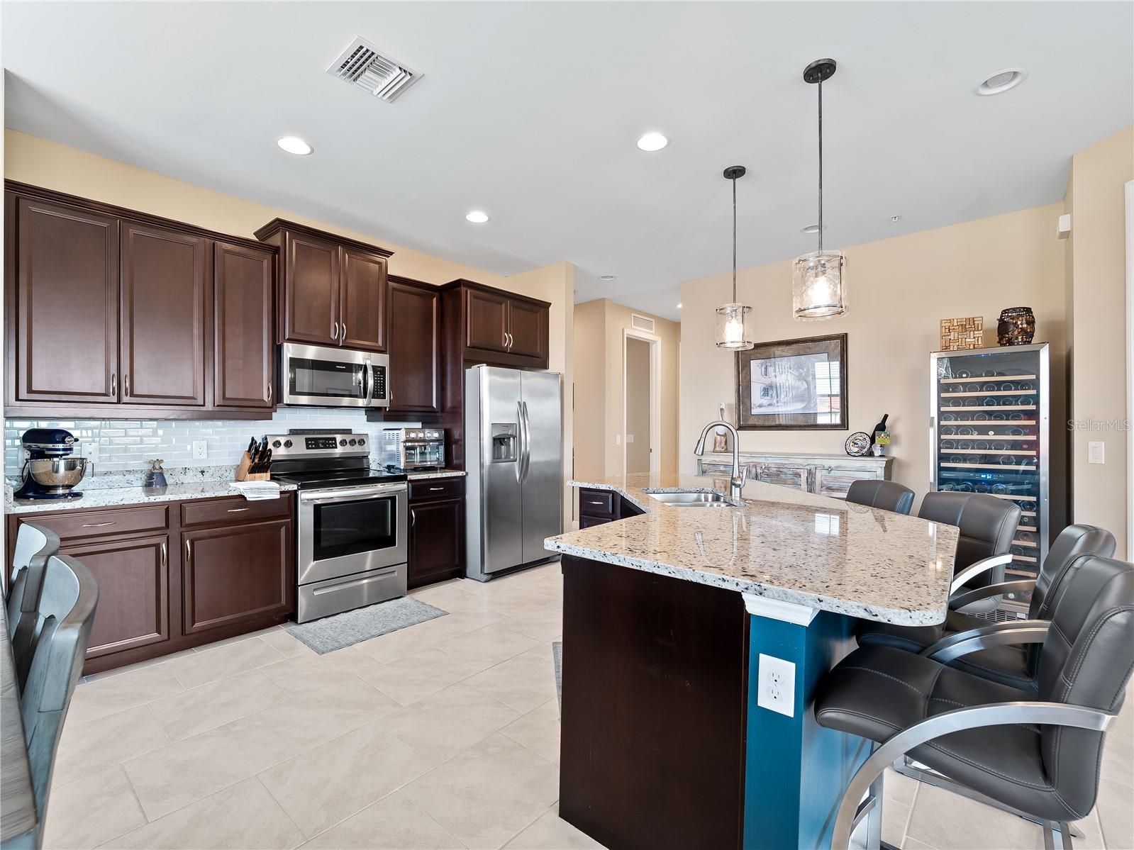 Image 7 of 34 For 121 Porta Vecchio Bend 202