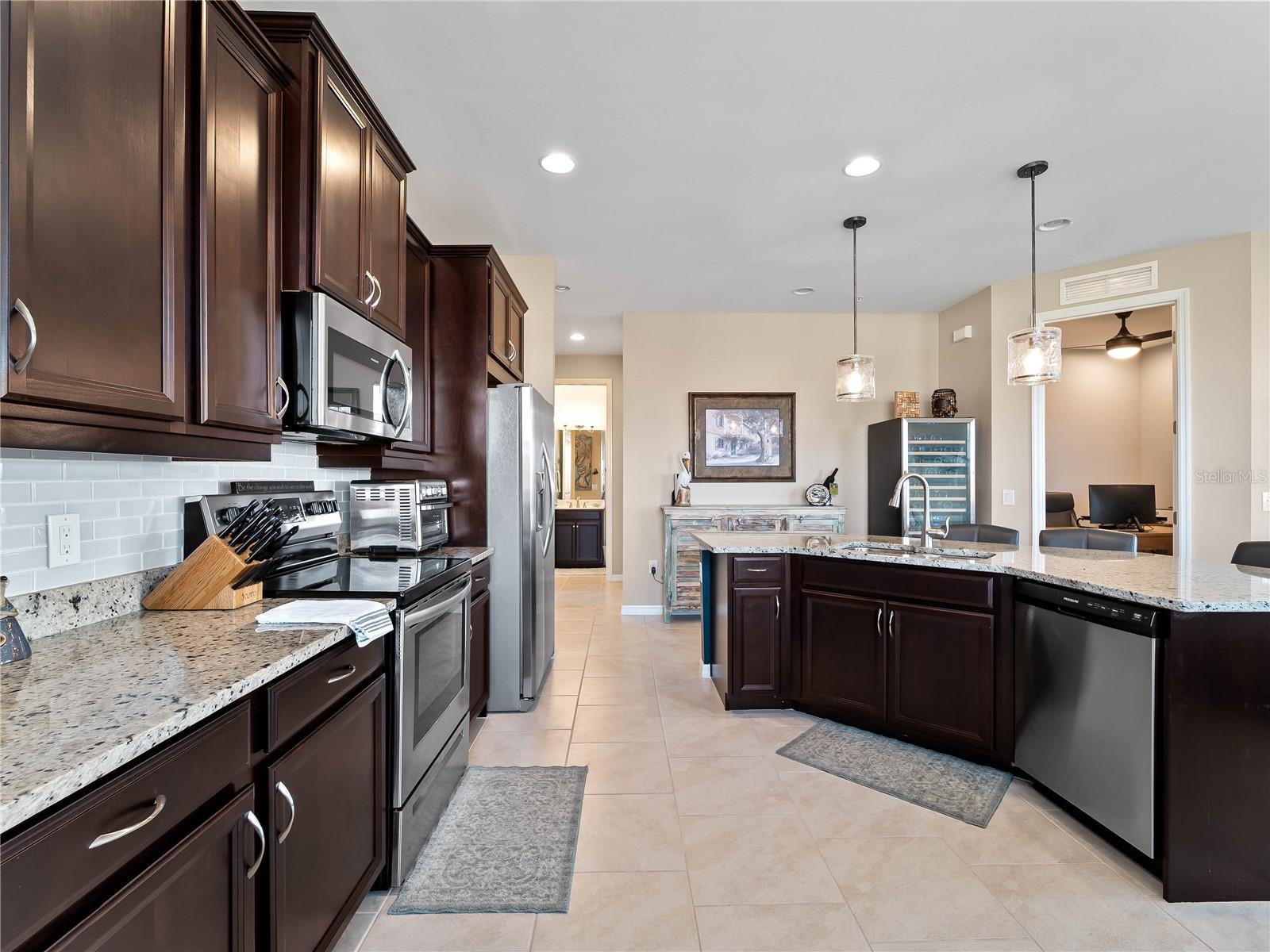 Image 8 of 34 For 121 Porta Vecchio Bend 202