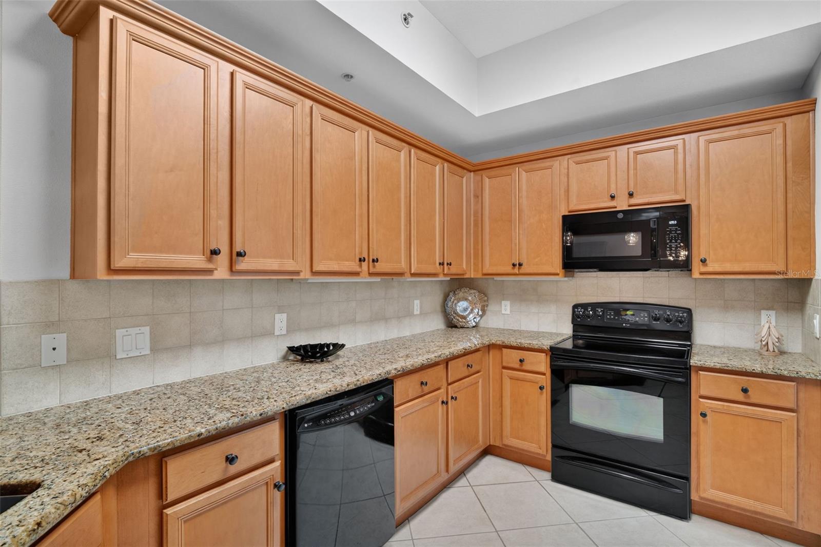 Listing photo id 8 for 8561 Amberjack Circle 302