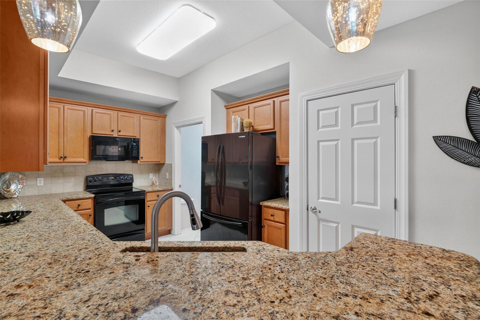 Listing photo id 10 for 8561 Amberjack Circle 302