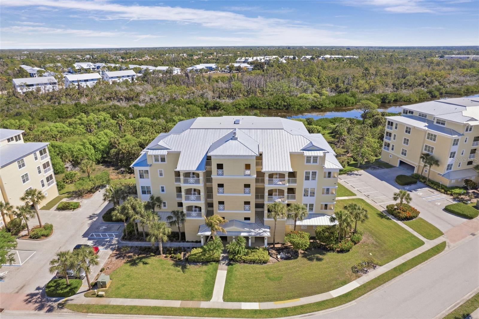 Listing photo id 0 for 8561 Amberjack Circle 302