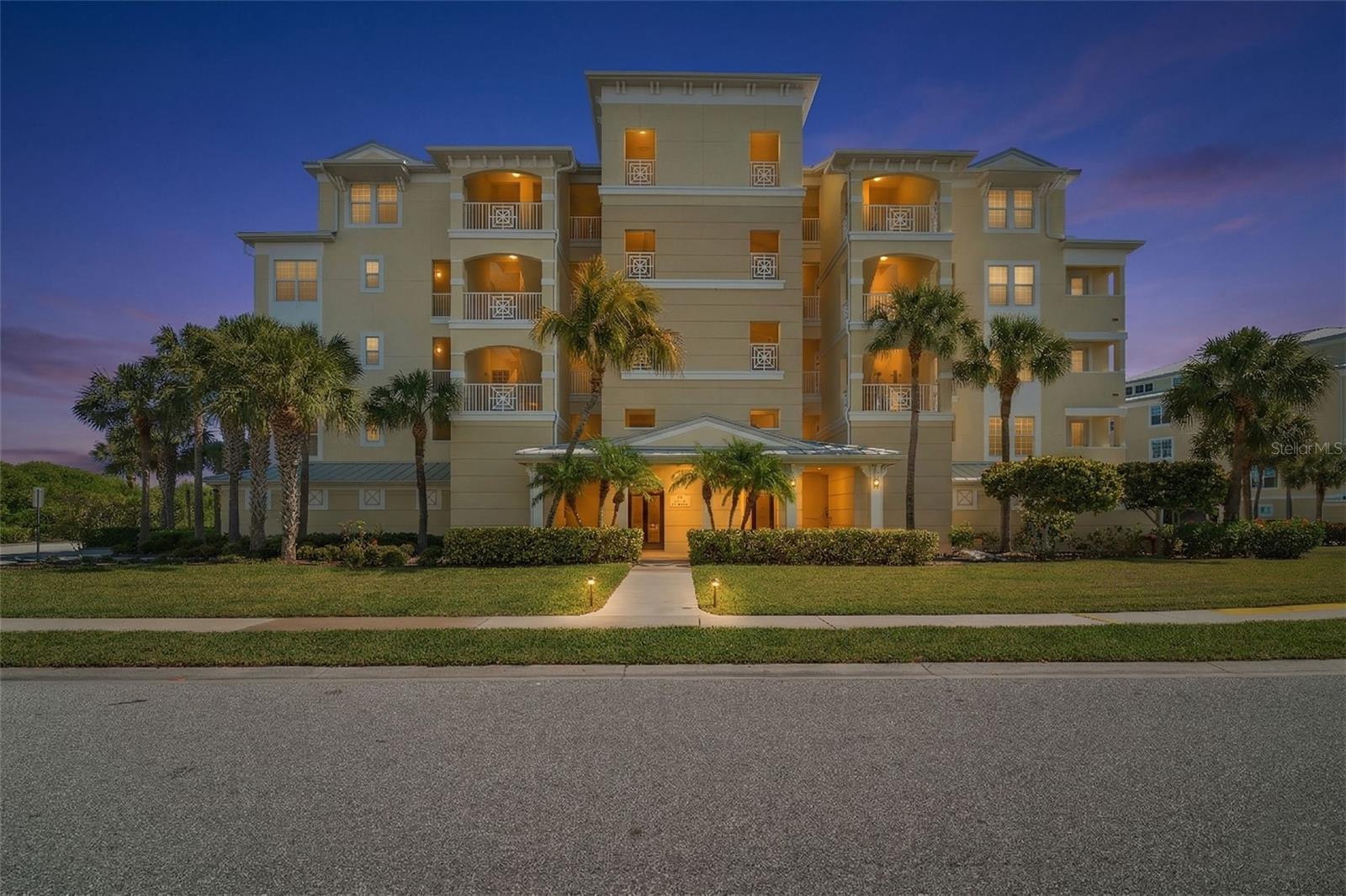 Listing photo id 1 for 8561 Amberjack Circle 302