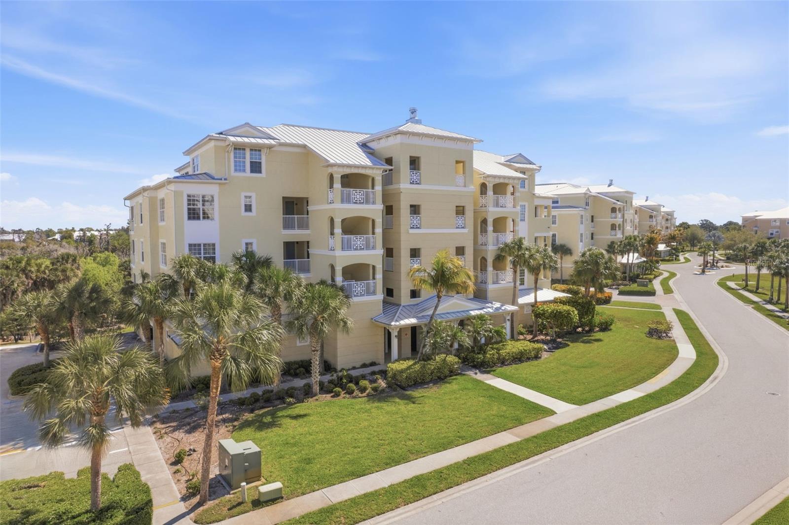 Listing photo id 2 for 8561 Amberjack Circle 302