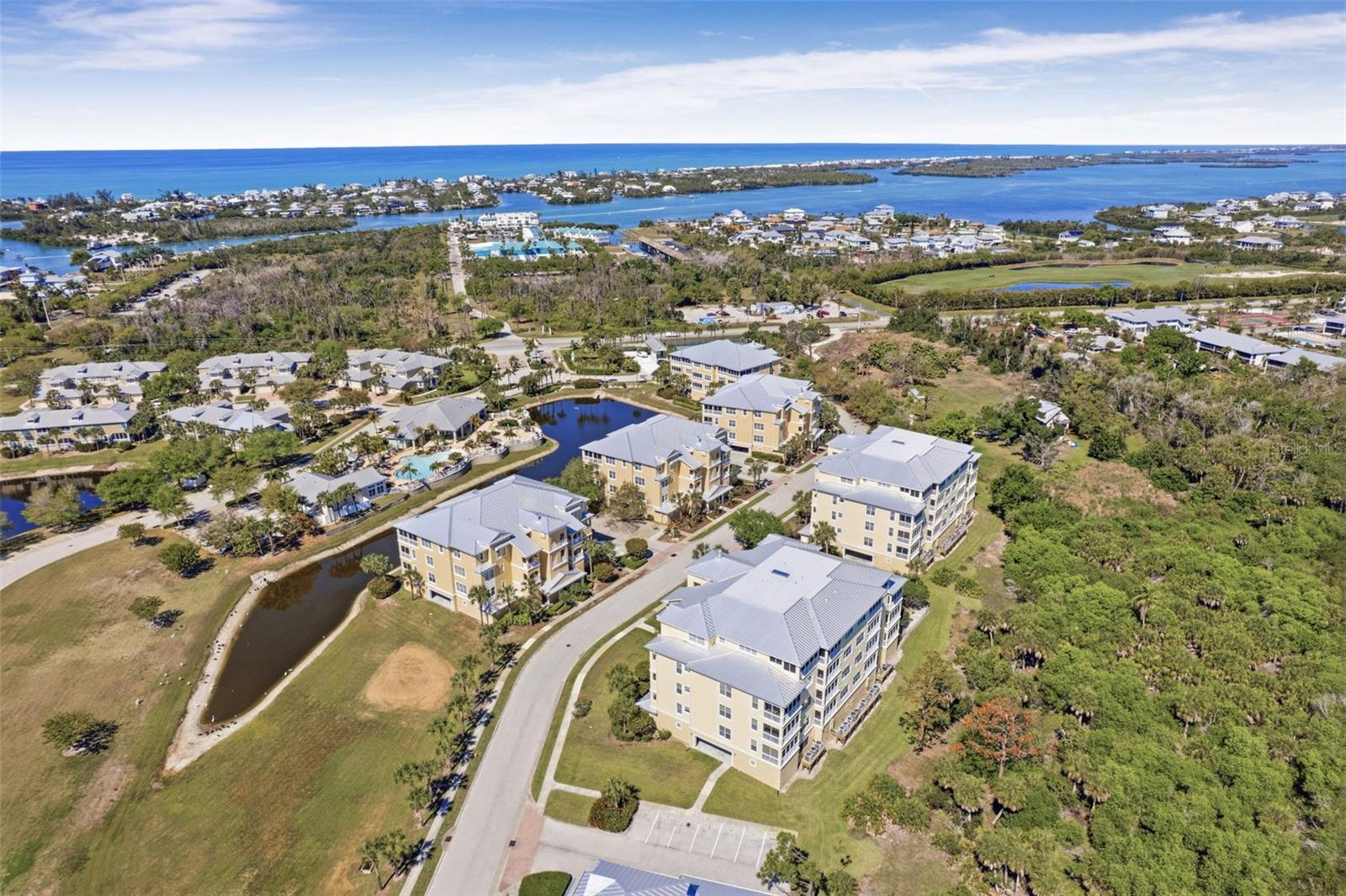 Listing photo id 3 for 8561 Amberjack Circle 302