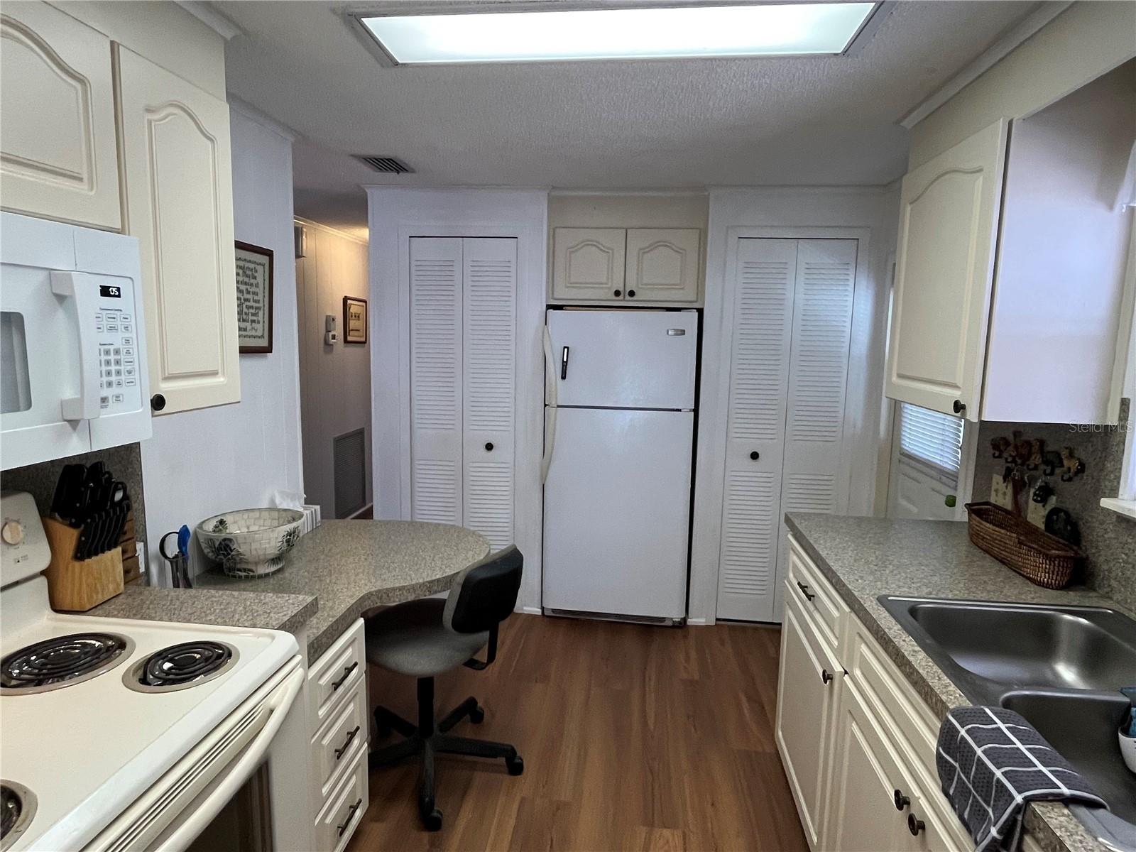 Image 19 of 40 For 803 Jolanda Circle