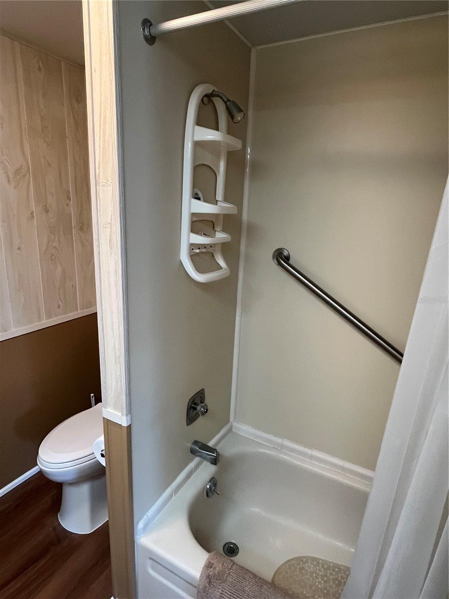 Image 26 of 40 For 803 Jolanda Circle