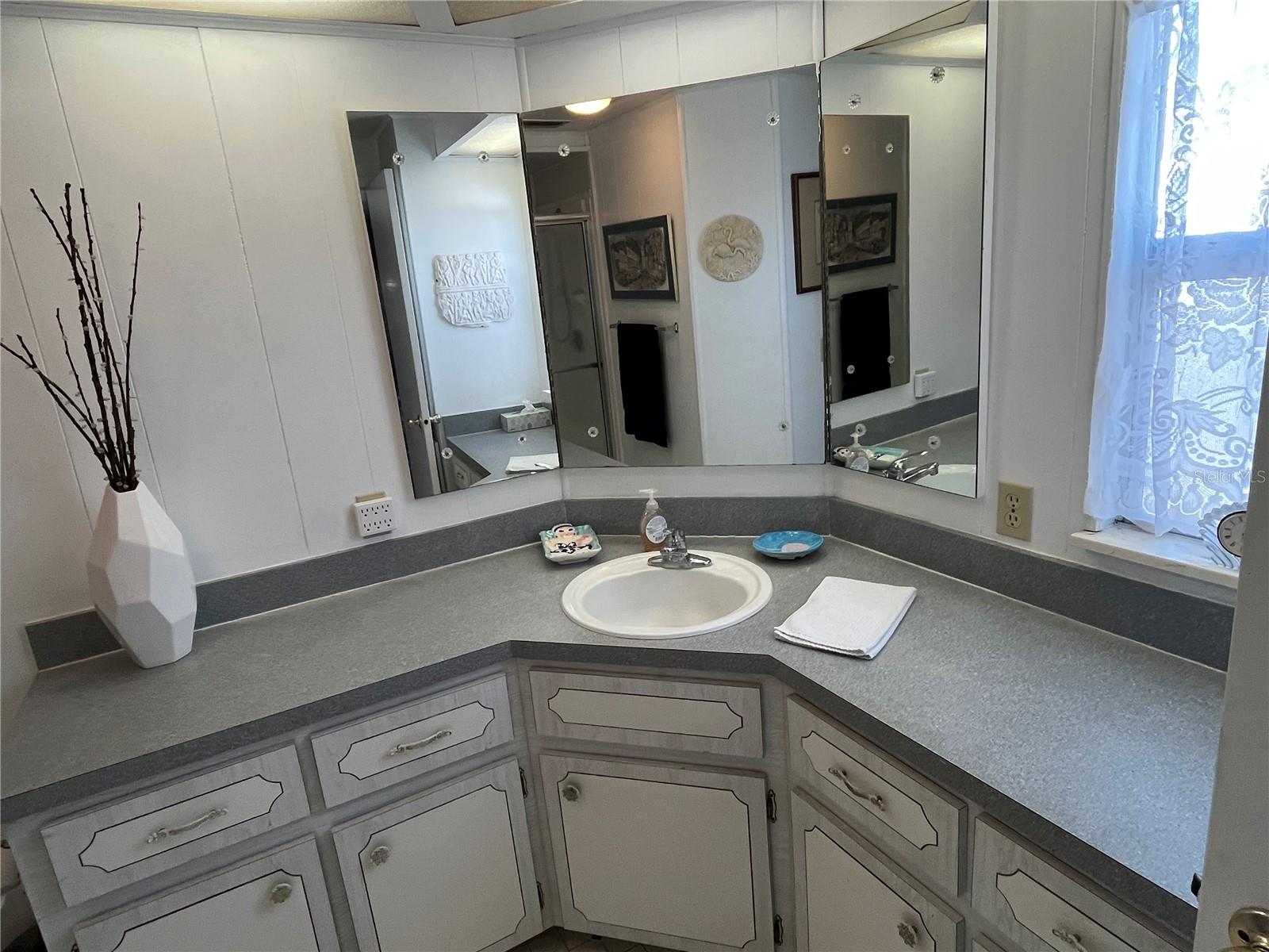 Image 35 of 40 For 803 Jolanda Circle