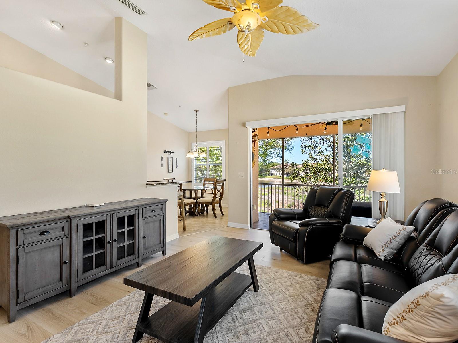 Image 2 of 50 For 4417 Corso Venetia Boulevard D22