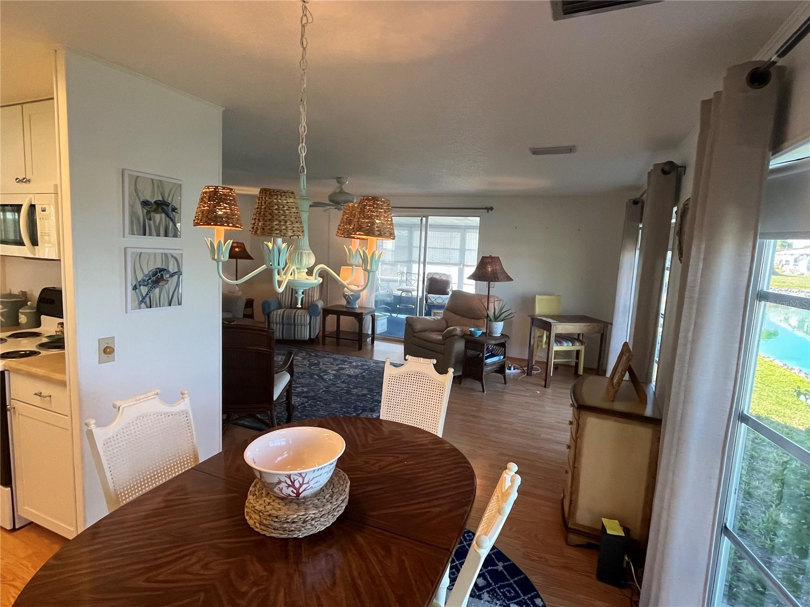 Image 13 of 41 For 822 Baveno Drive