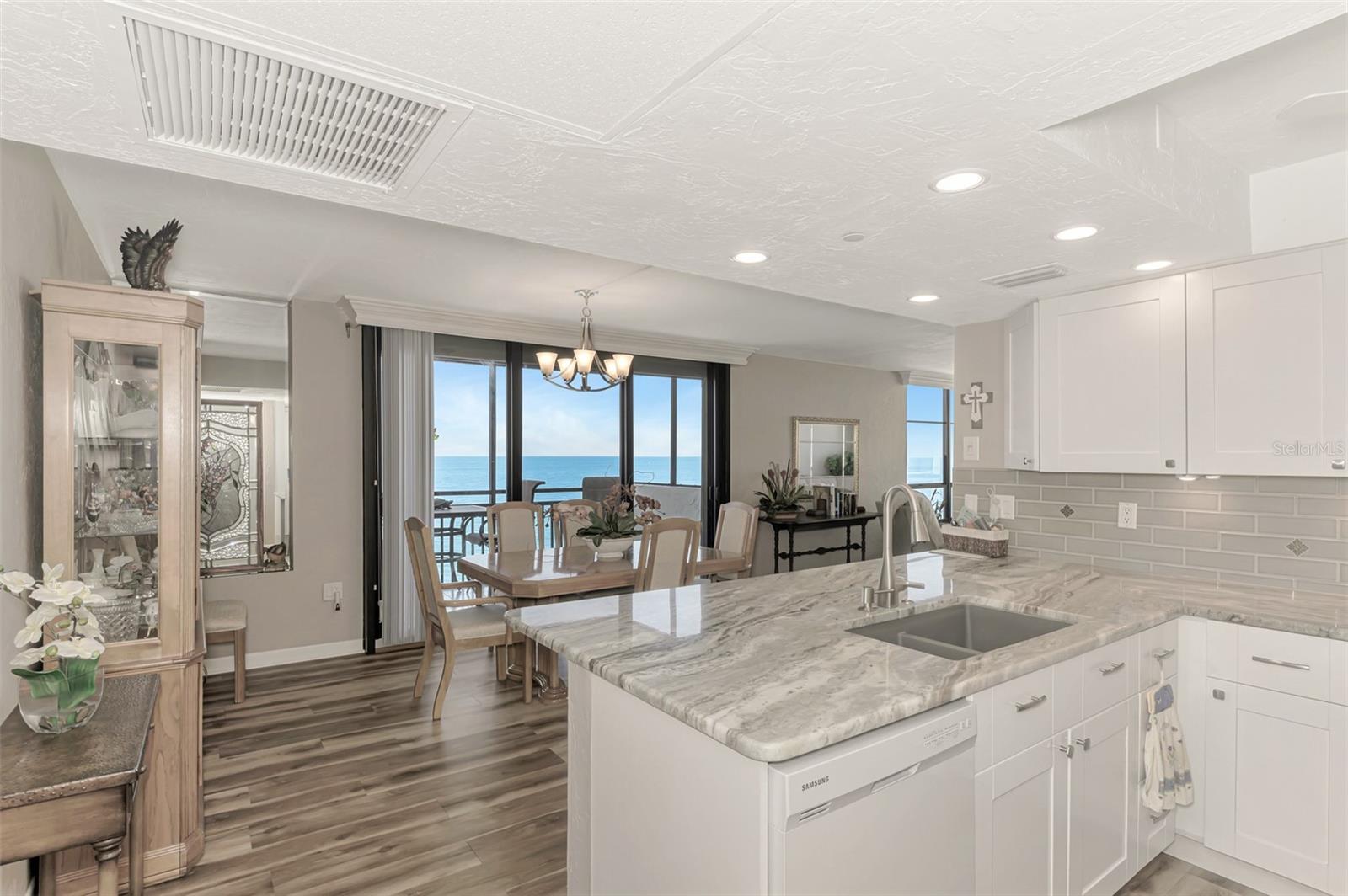 Image 11 of 74 For 631 Alhambra Road 1004