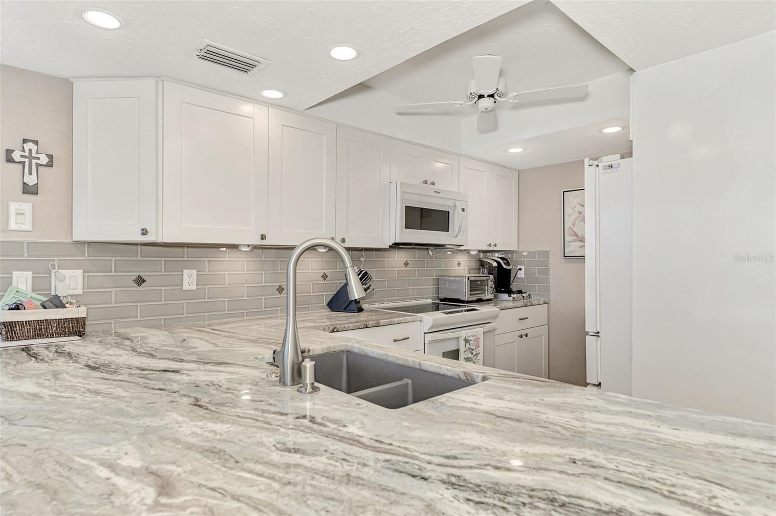 Image 15 of 74 For 631 Alhambra Road 1004