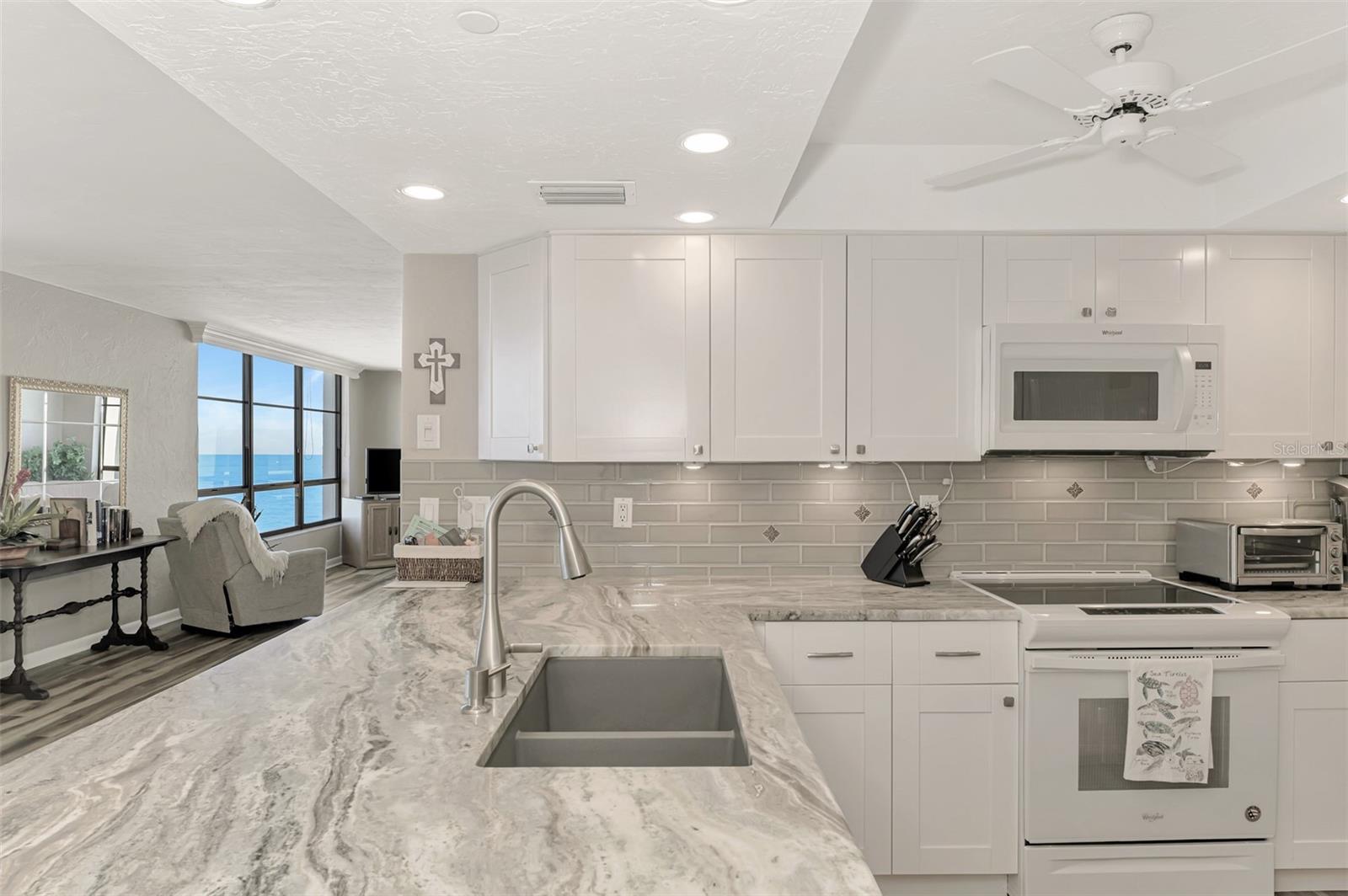 Image 16 of 74 For 631 Alhambra Road 1004