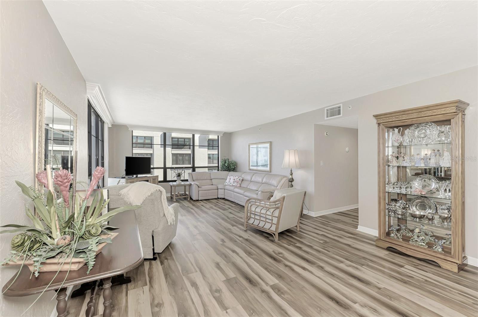 Image 27 of 74 For 631 Alhambra Road 1004