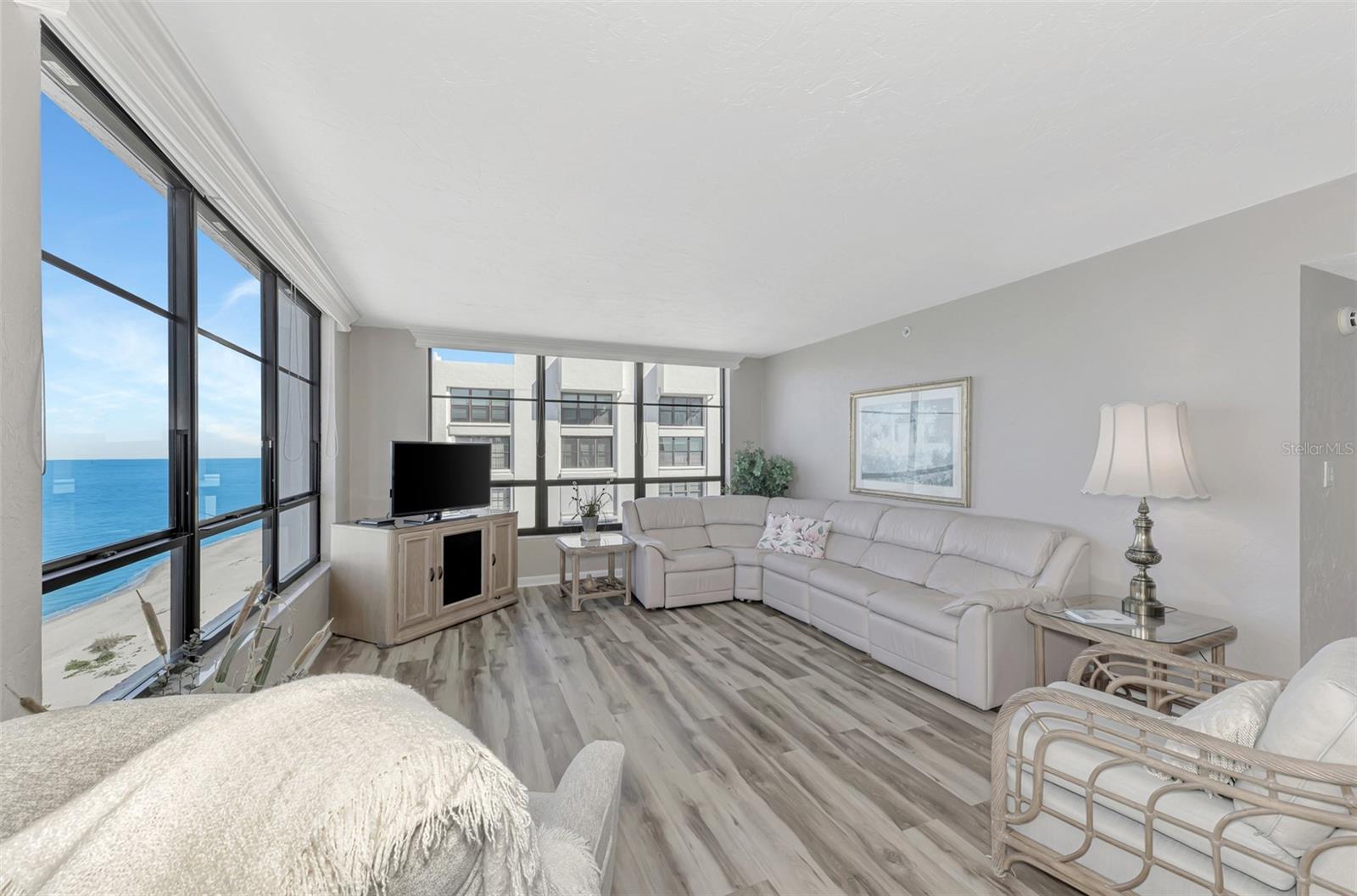 Image 31 of 74 For 631 Alhambra Road 1004