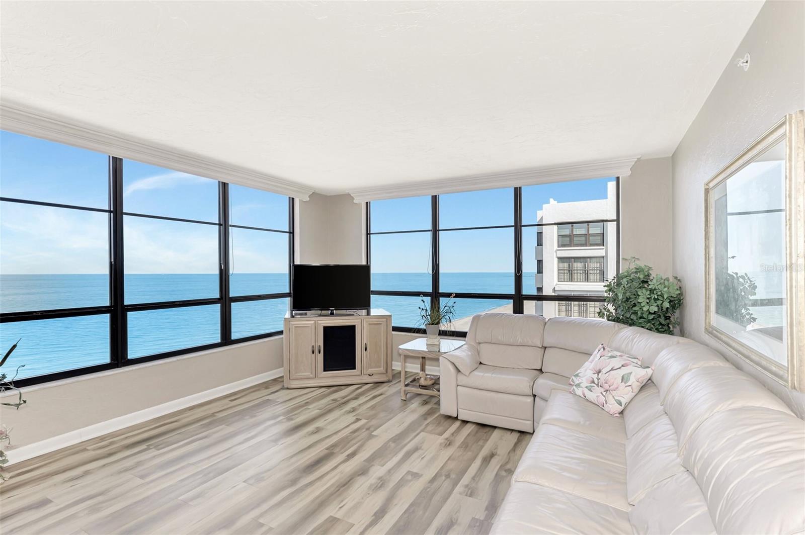 Image 32 of 74 For 631 Alhambra Road 1004