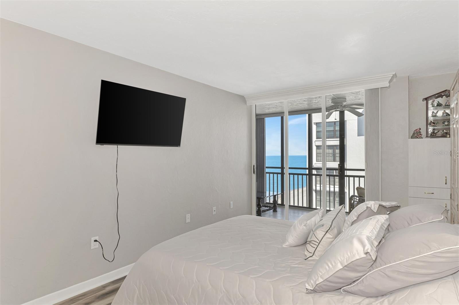 Image 36 of 74 For 631 Alhambra Road 1004