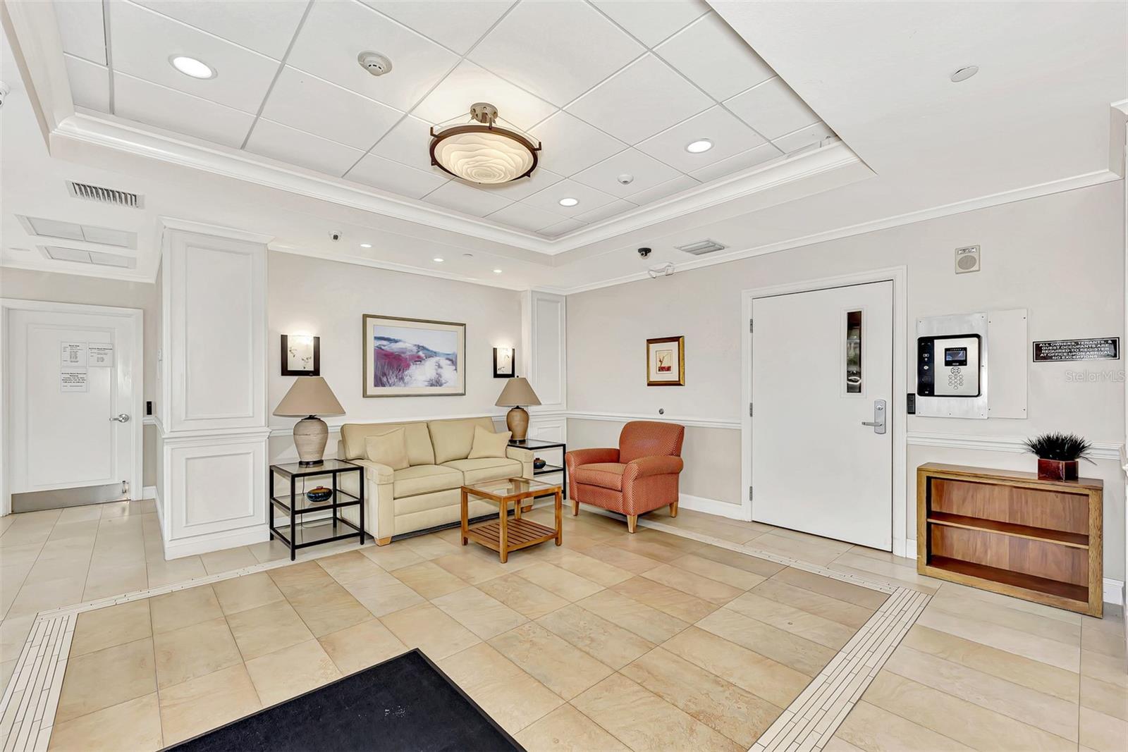 Image 5 of 74 For 631 Alhambra Road 1004