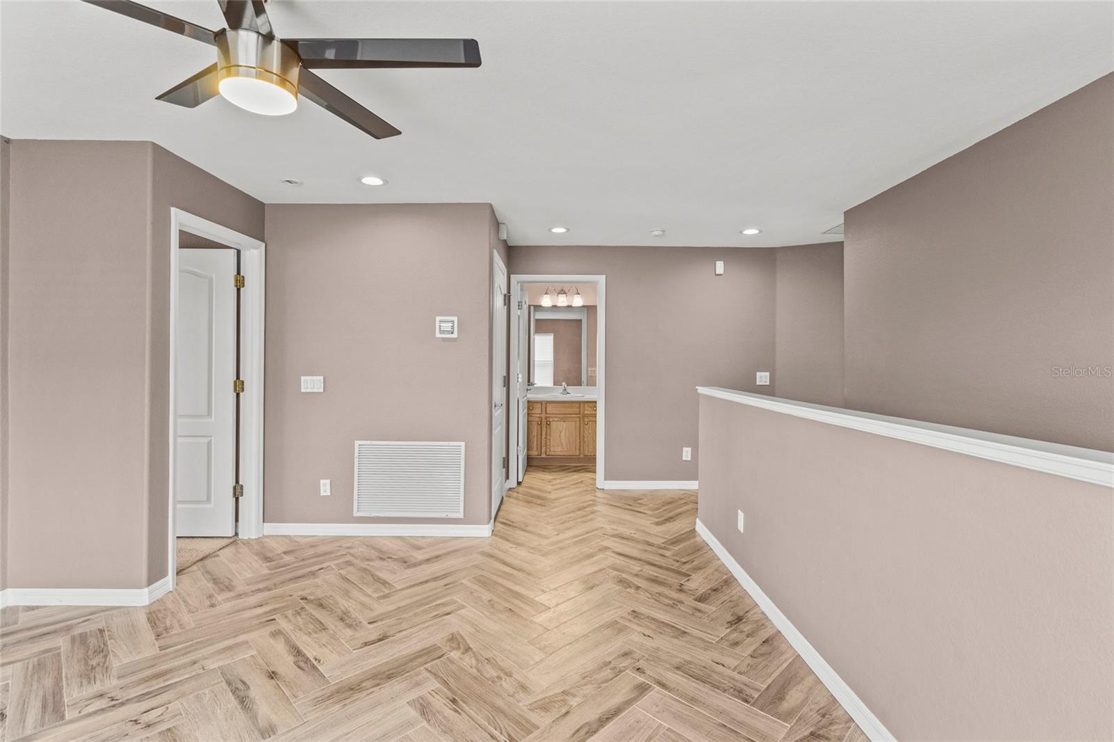 Image 16 of 56 For 11754 Tempest Harbor Loop