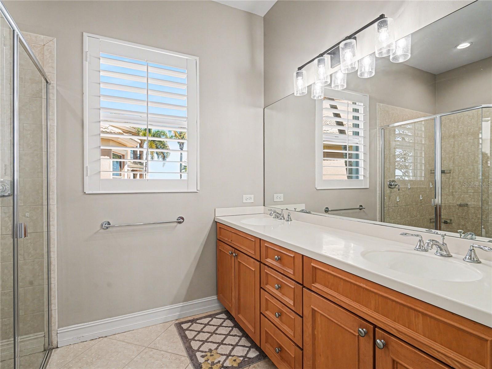 Image 25 of 48 For 102 12th Avenue E