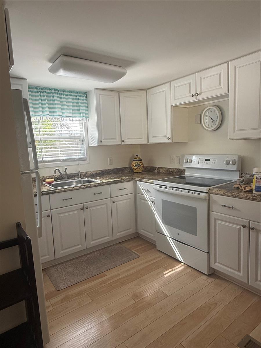 Image 11 of 21 For 716 Carefree