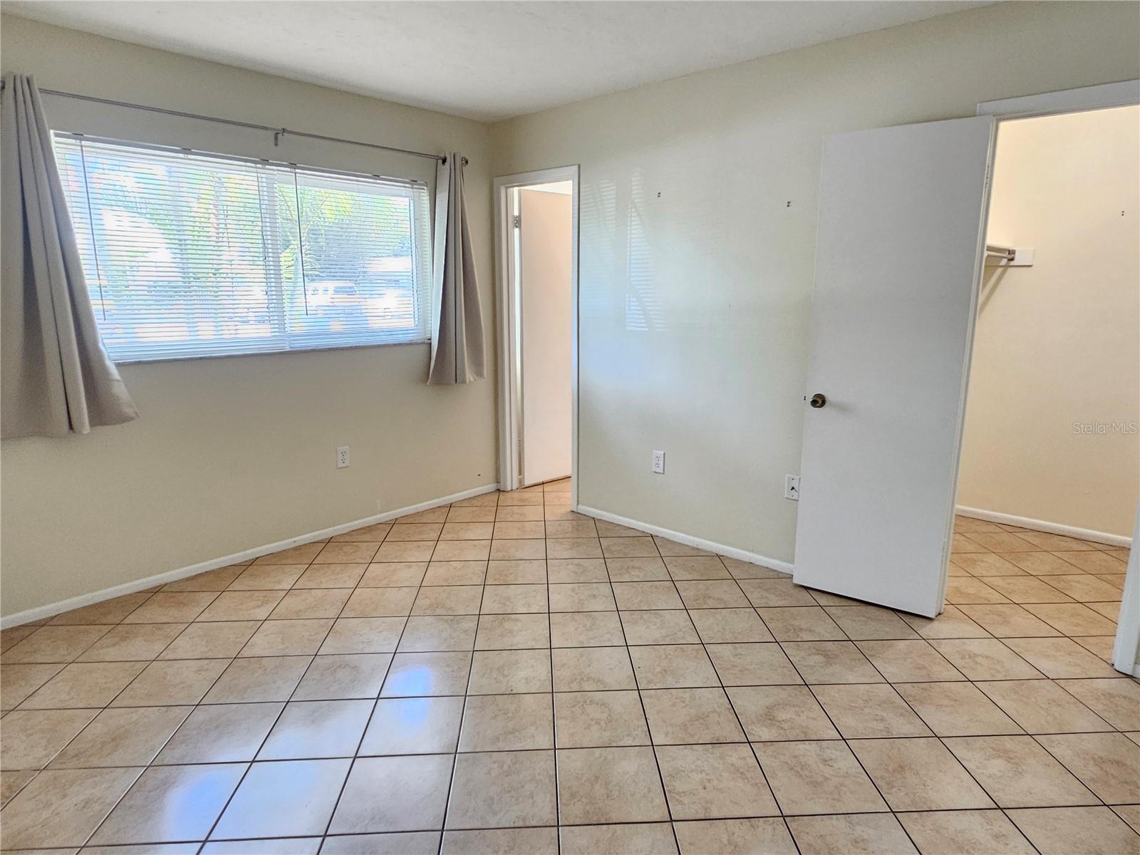 Image 18 of 31 For 105 Base Avenue E