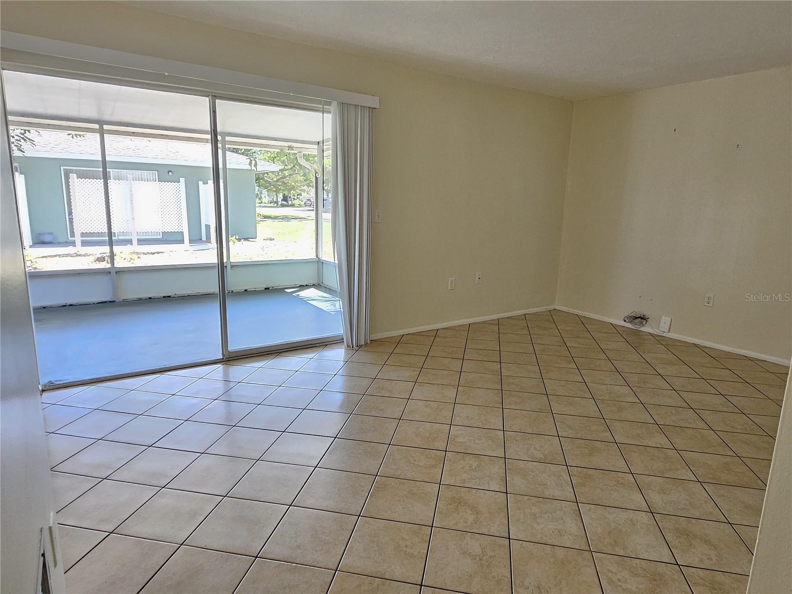 Image 4 of 31 For 105 Base Avenue E