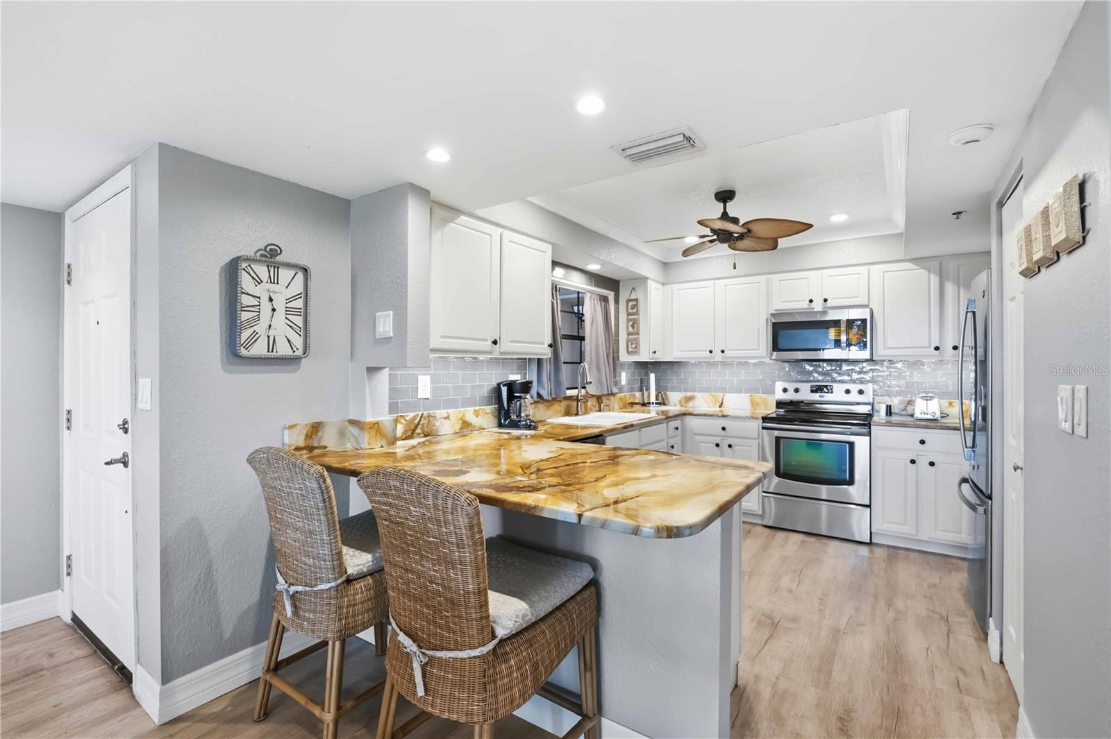 Image 17 of 60 For 23465 Harborview Road 231