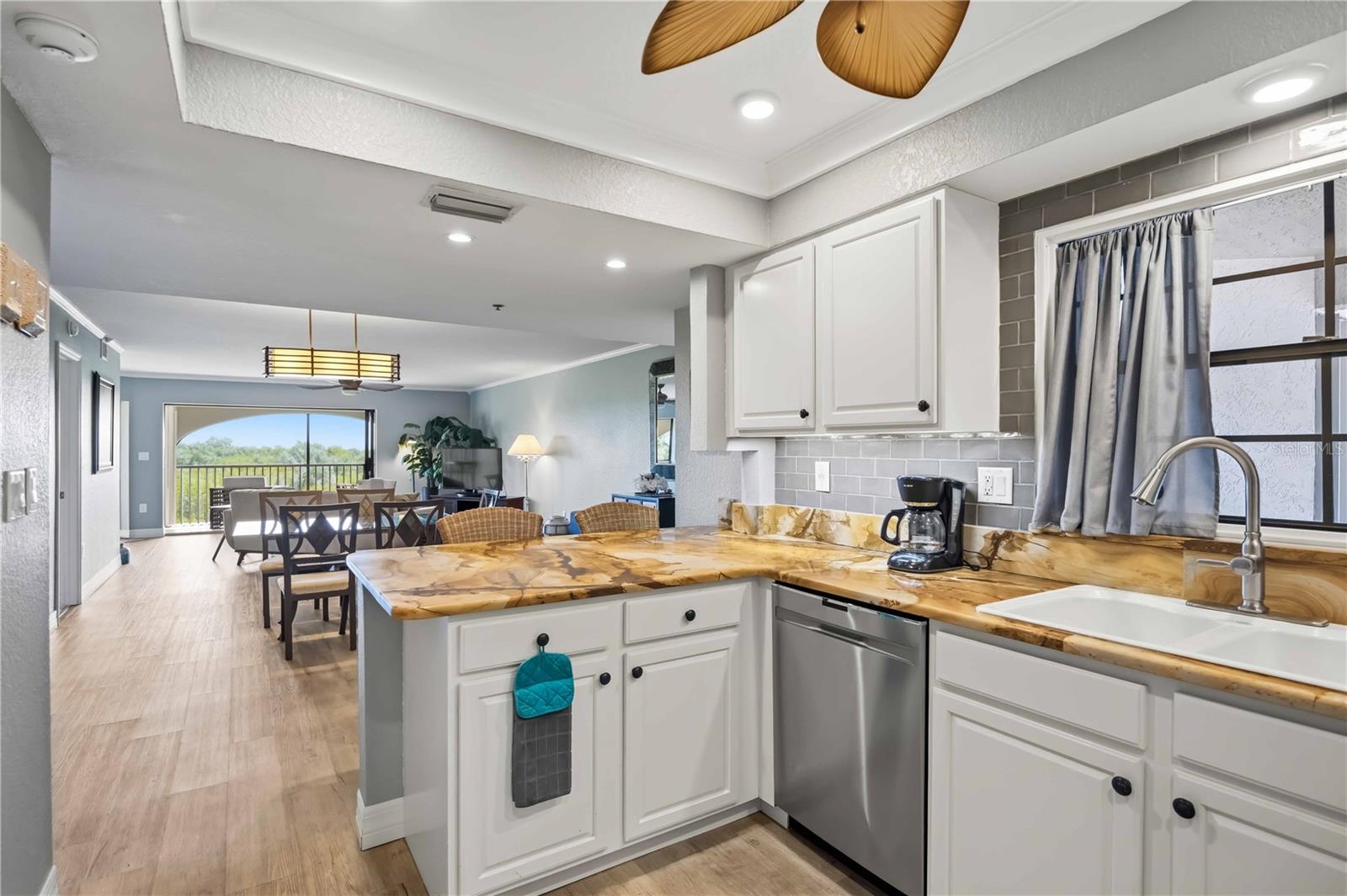 Image 18 of 60 For 23465 Harborview Road 231