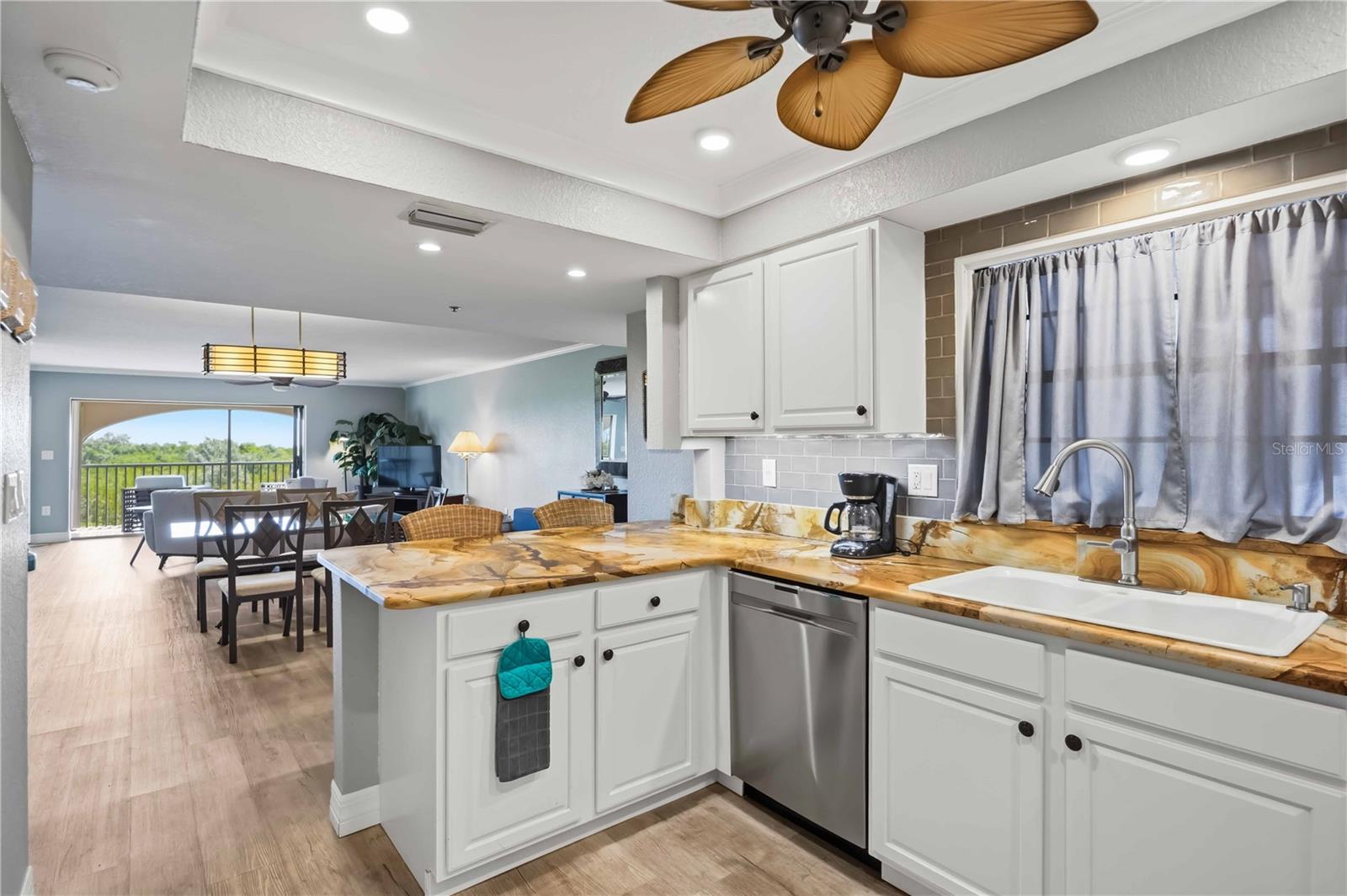 Image 19 of 60 For 23465 Harborview Road 231