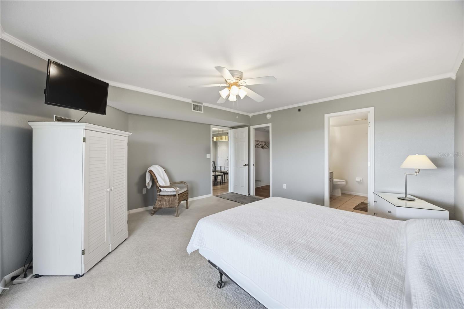 Image 31 of 60 For 23465 Harborview Road 231