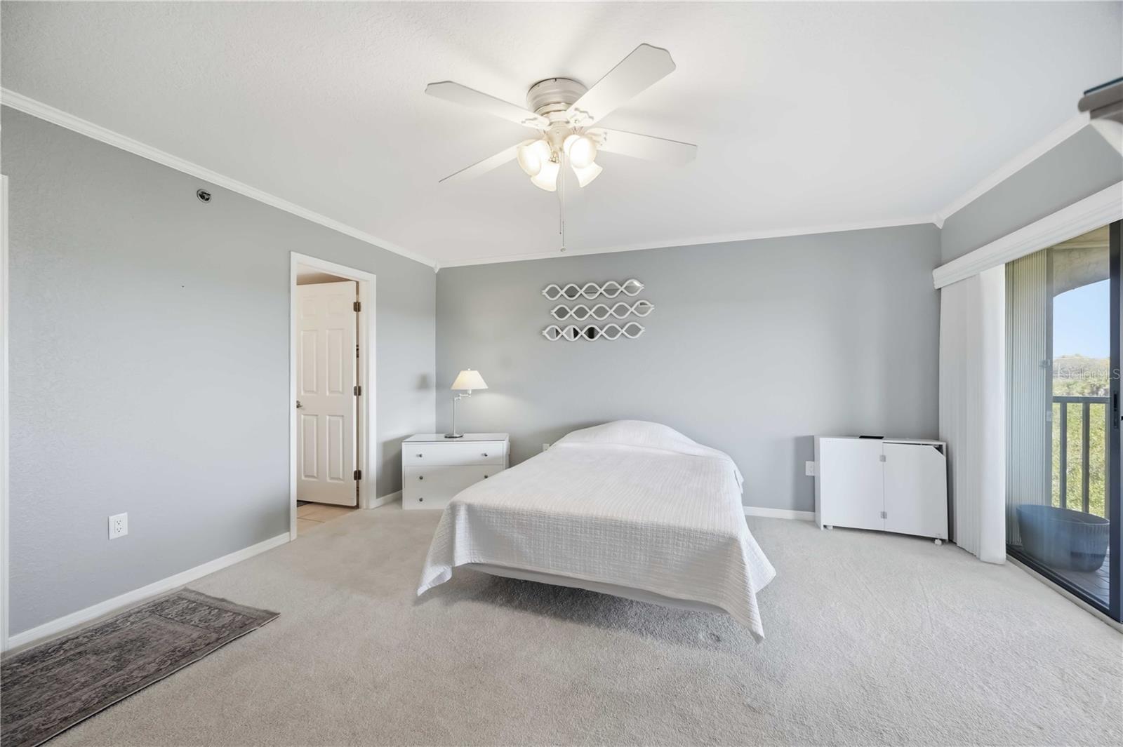 Image 32 of 60 For 23465 Harborview Road 231