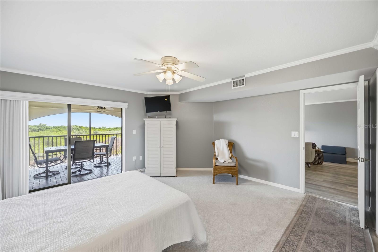 Image 33 of 60 For 23465 Harborview Road 231