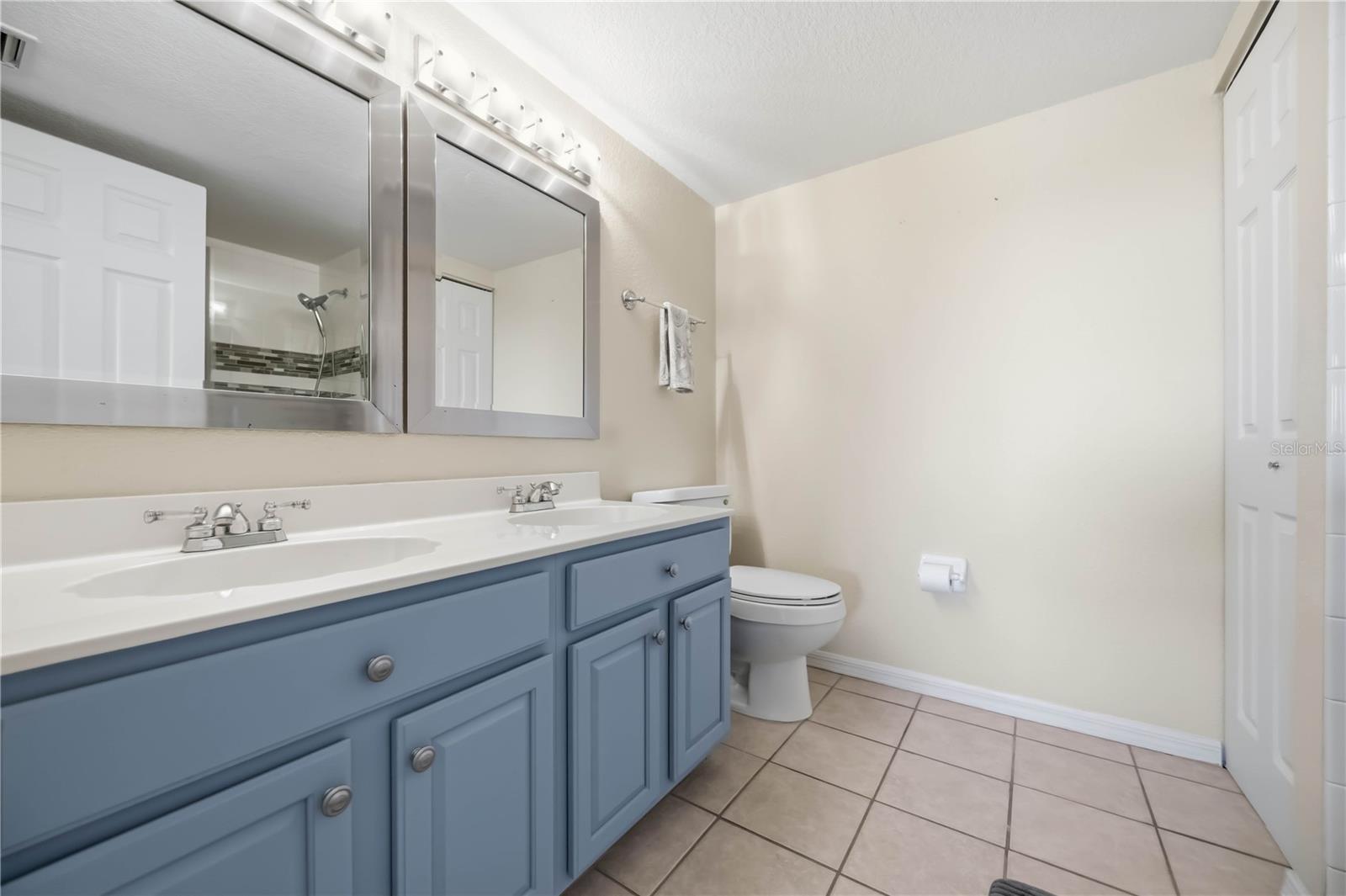 Image 34 of 60 For 23465 Harborview Road 231