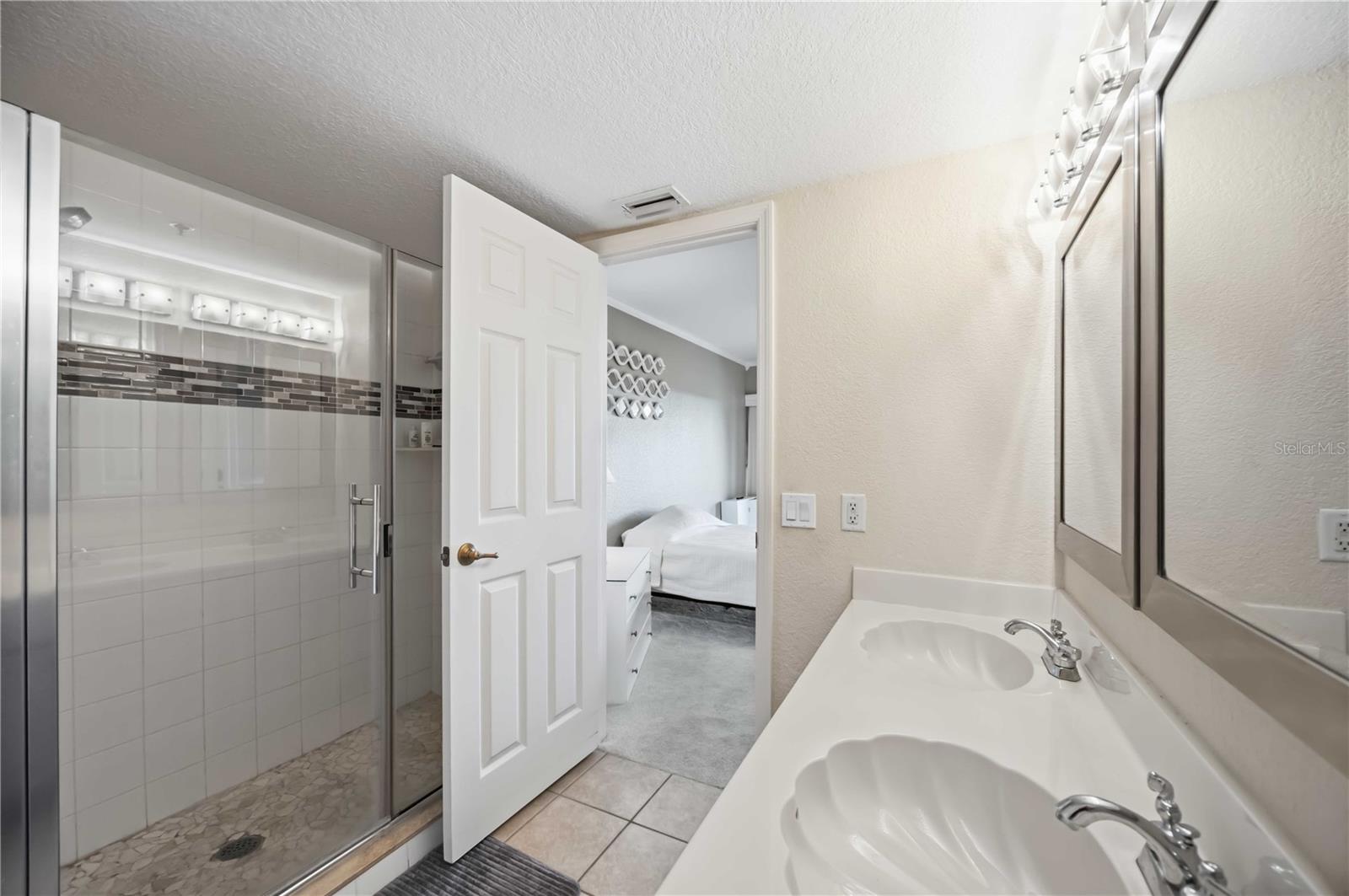 Image 36 of 60 For 23465 Harborview Road 231